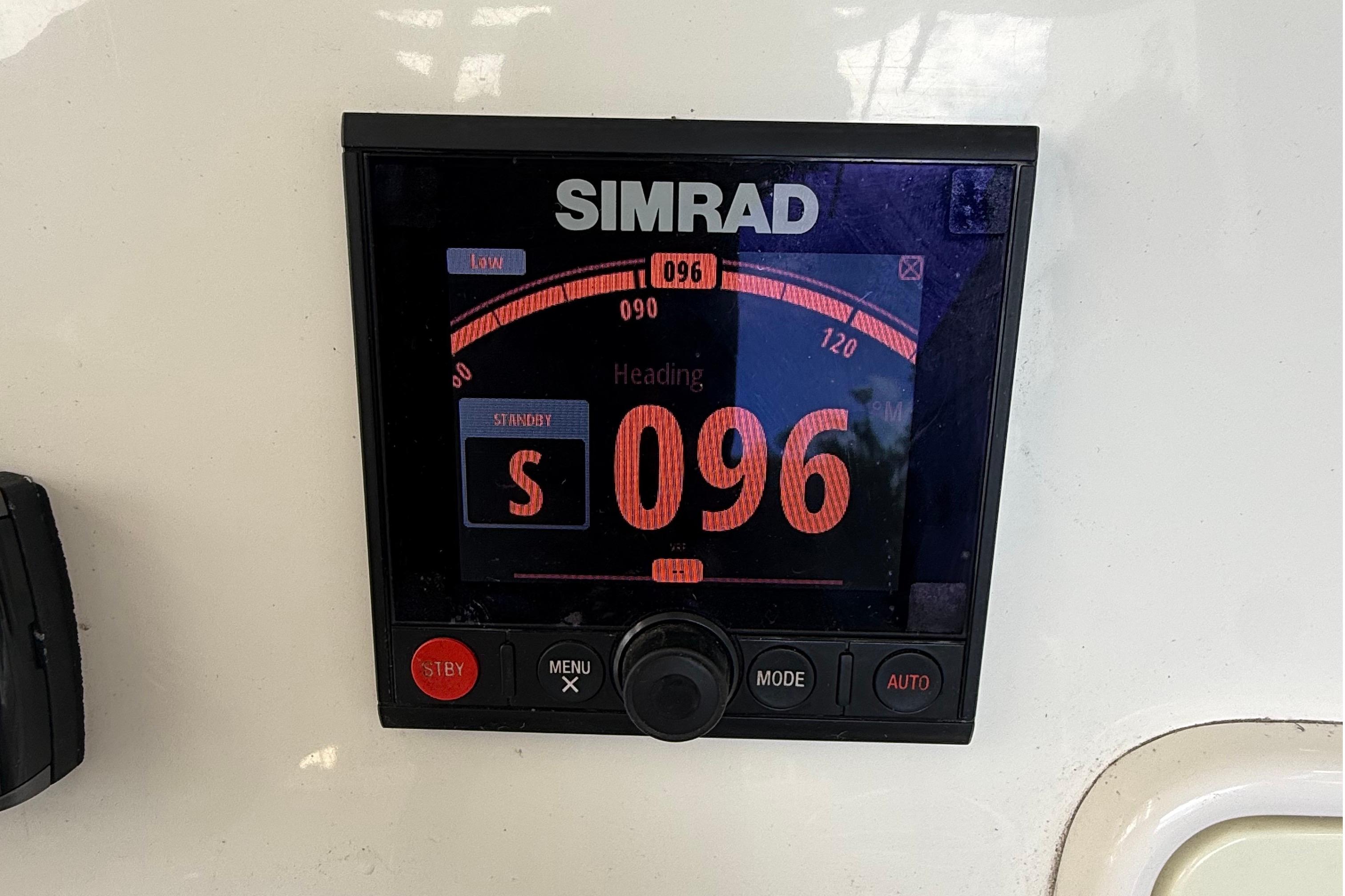 Simrad navigation display on 2008 Century 2901 Center Console boat showing heading 096.
