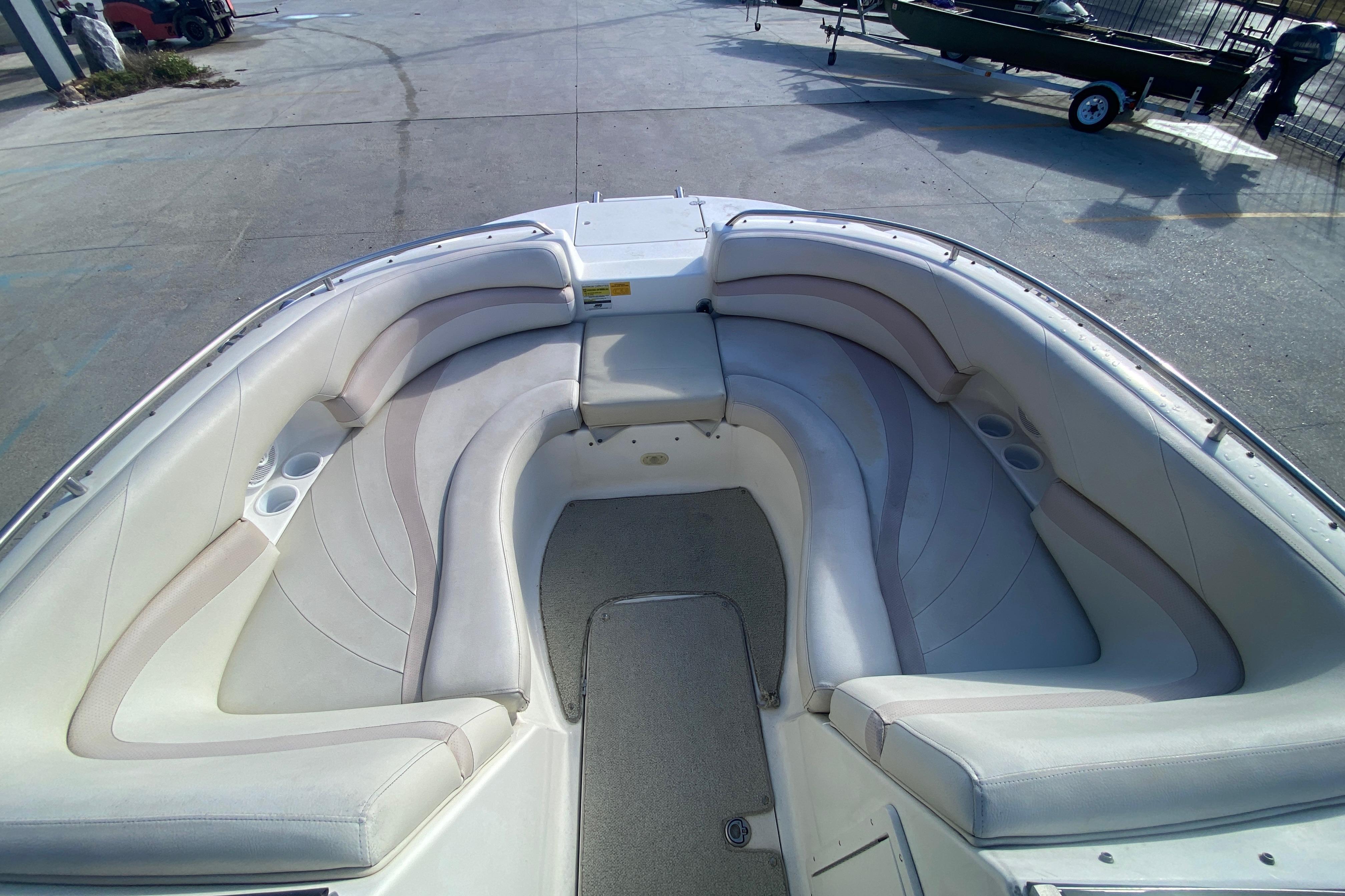 2007 NauticStar 230DC Sport Deck boat with spacious seating and cup holders.