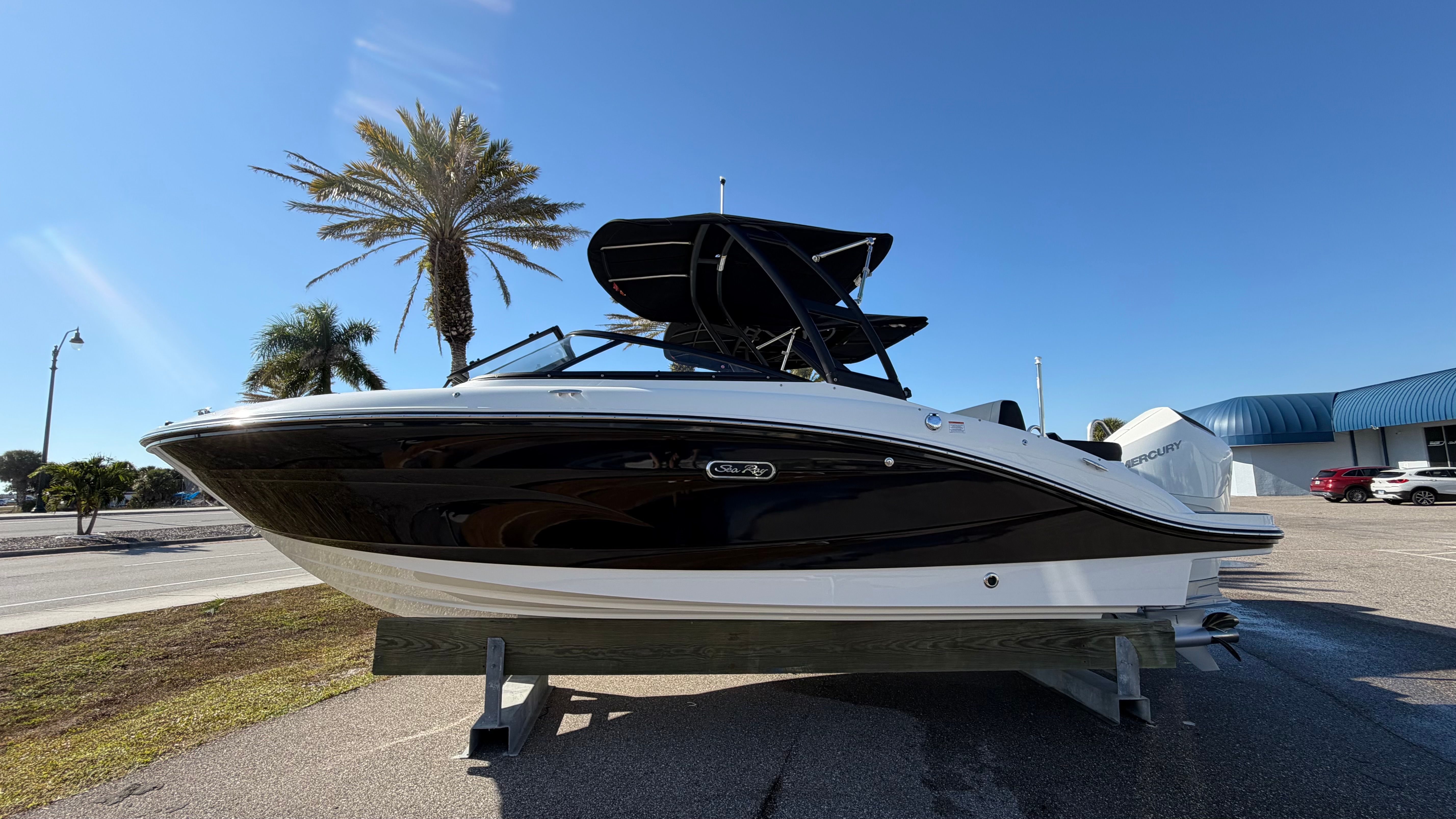 2026 Sea Ray SPX 210 Outboard