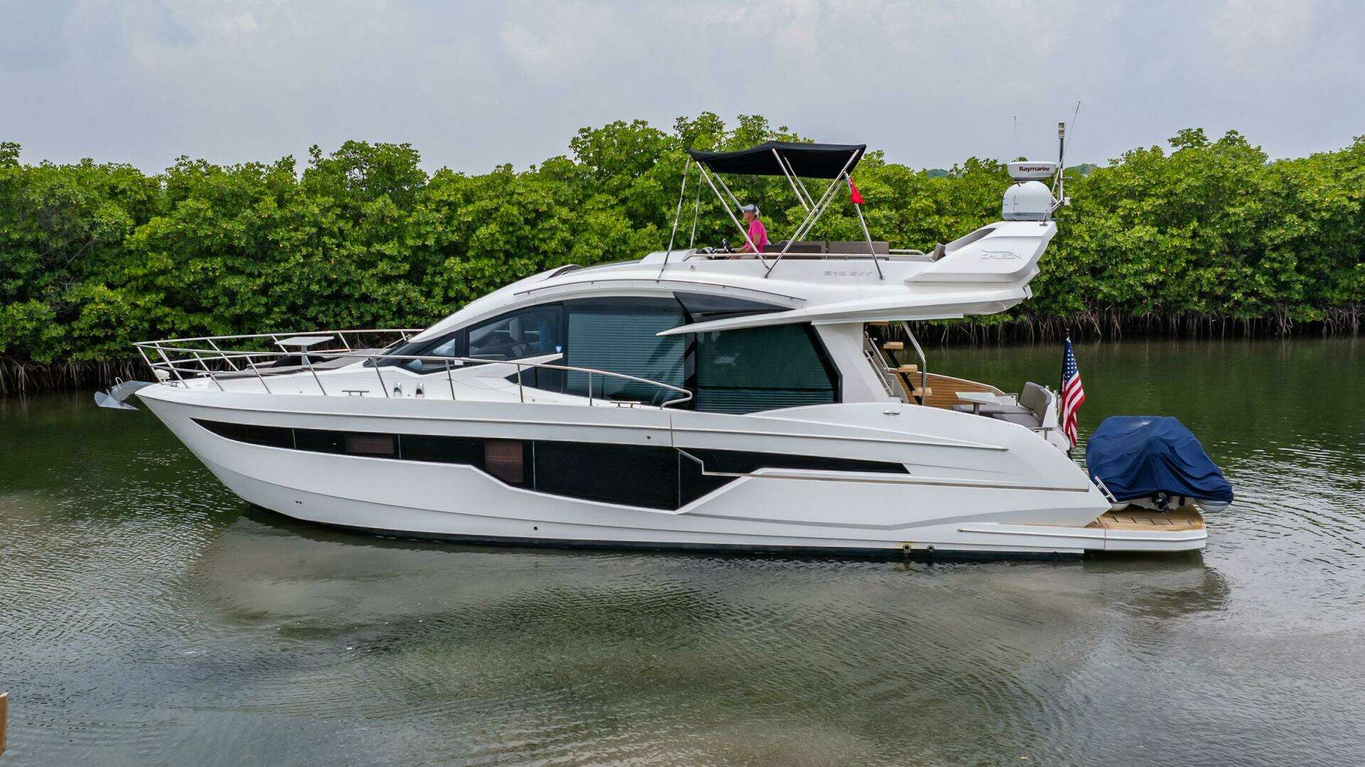 2017 Galeon 510 Skybridge - Image 5