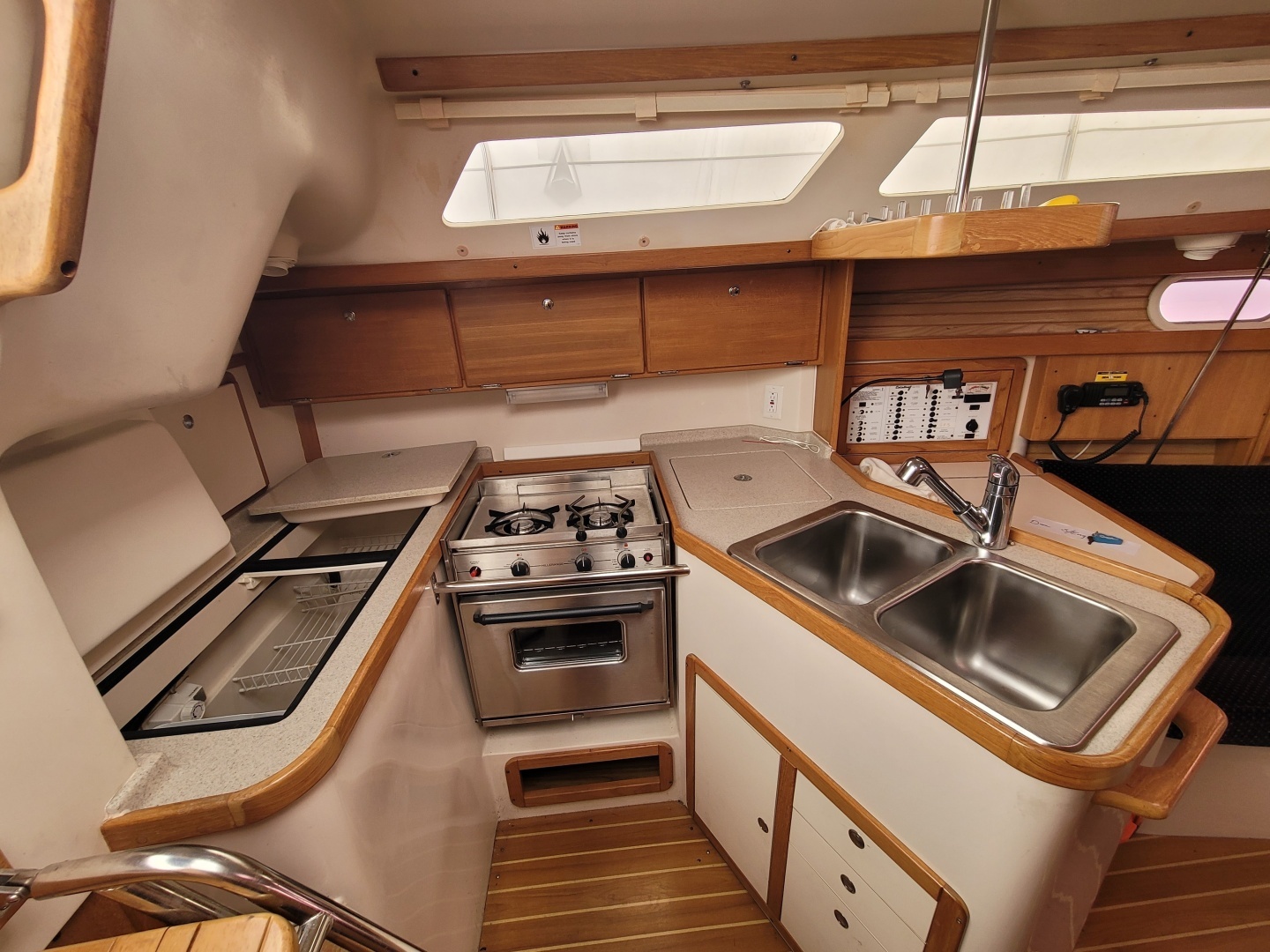 2006 Catalina 320 - Image 30