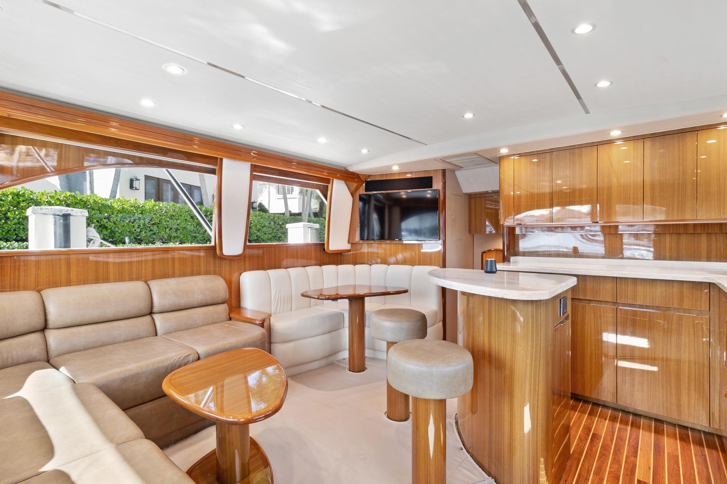 Salon forward to port