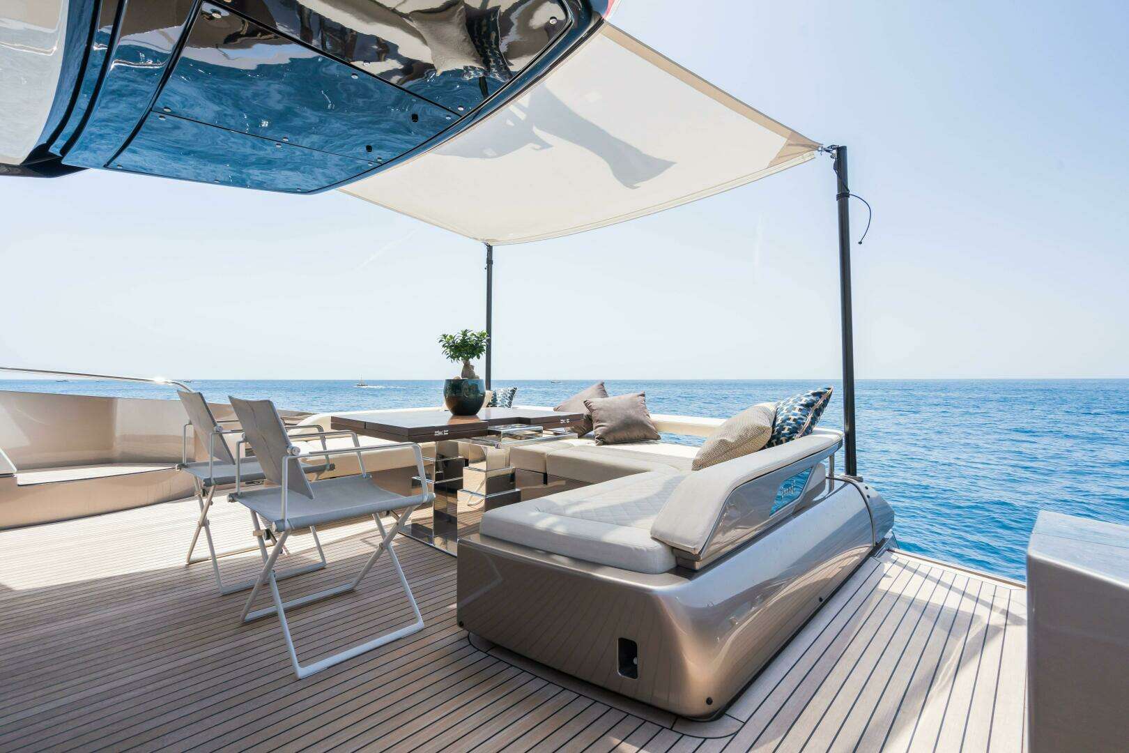 2021 Riva 88 Folgore - Image 9