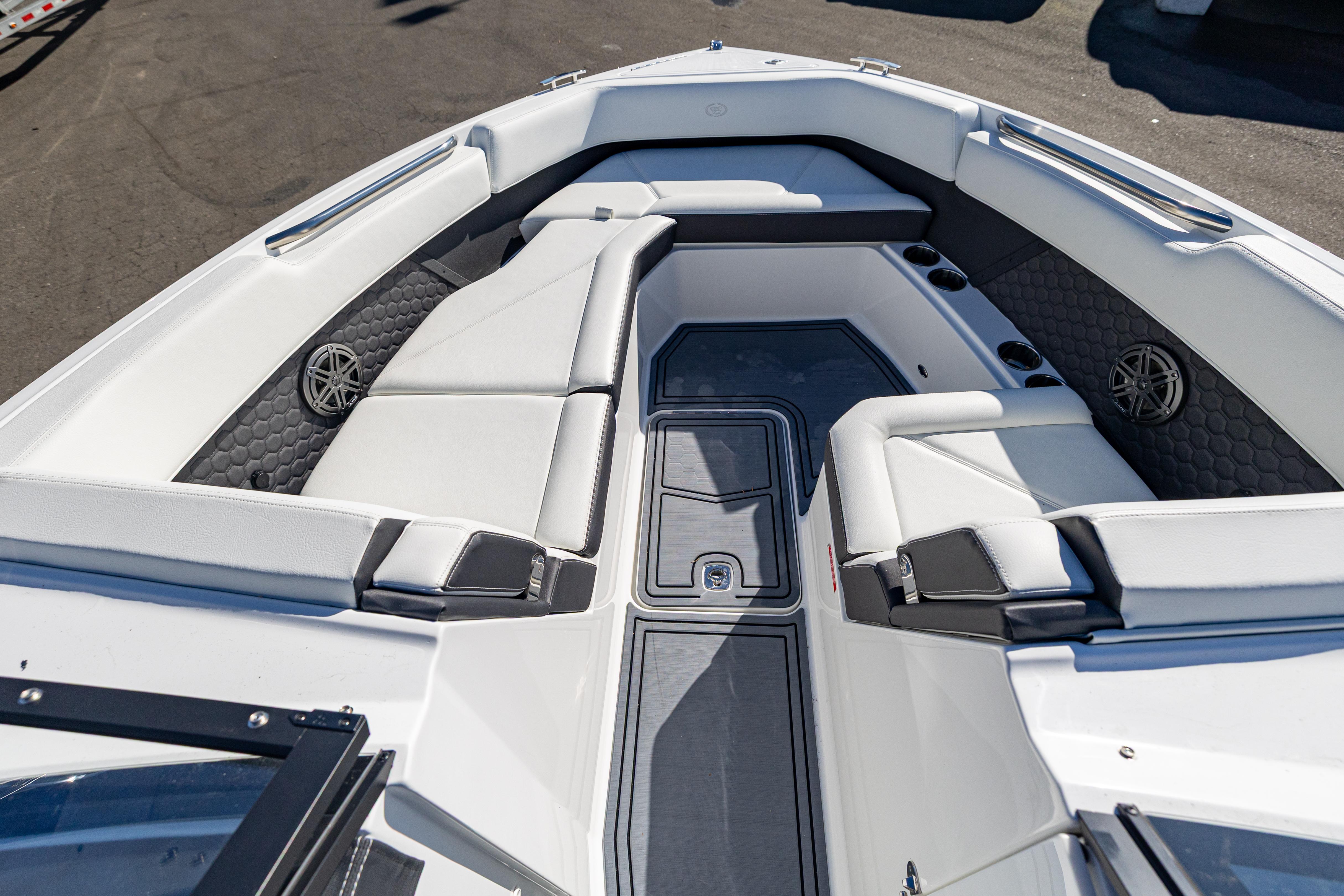 2025 Cobalt R8 Surf - 14