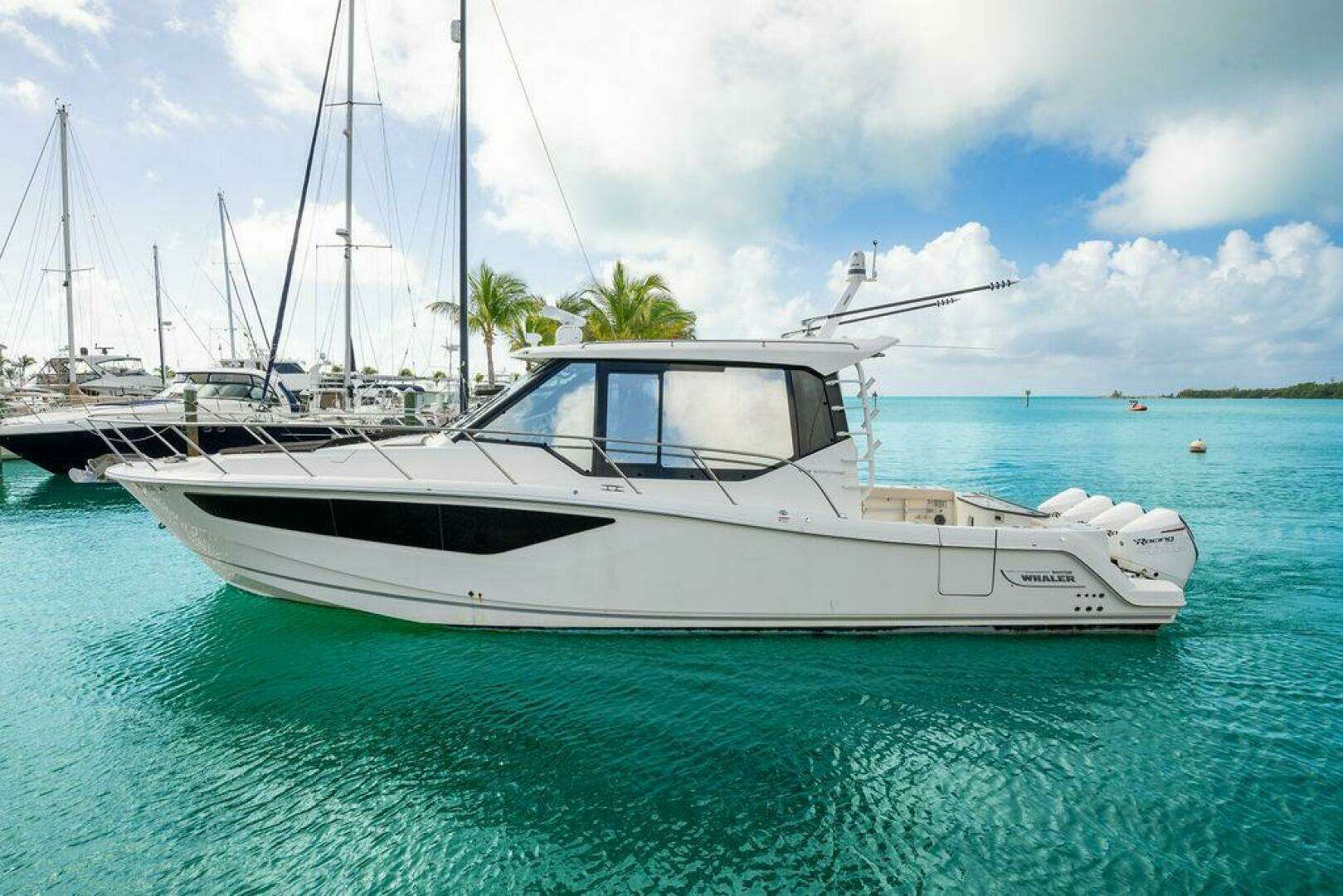 2023 Boston Whaler 405 Conquest - Image 12