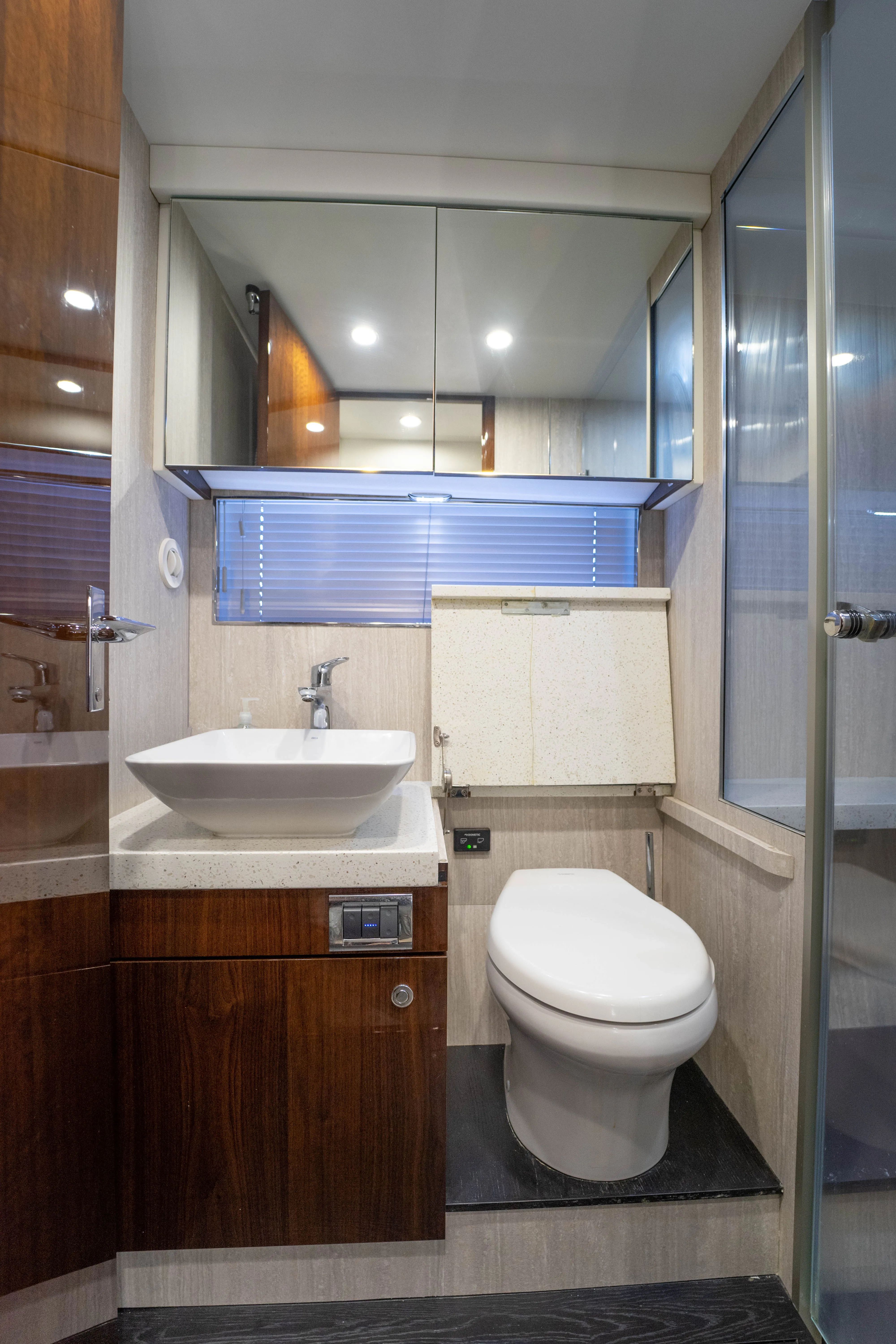 2019 Fairline Squadron 53 - Image 37