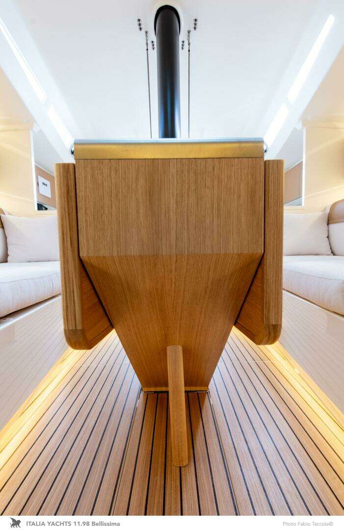 2026 Italia Yachts 11.98 - Image 10