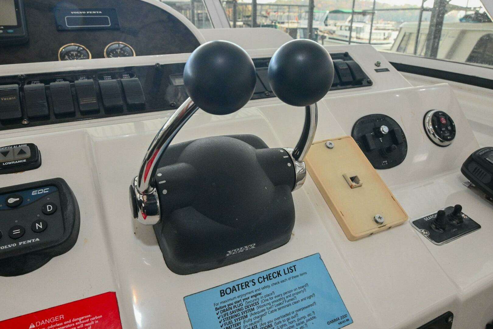 2002 Cruisers Yachts 5000 Sedan Sport - Image 109
