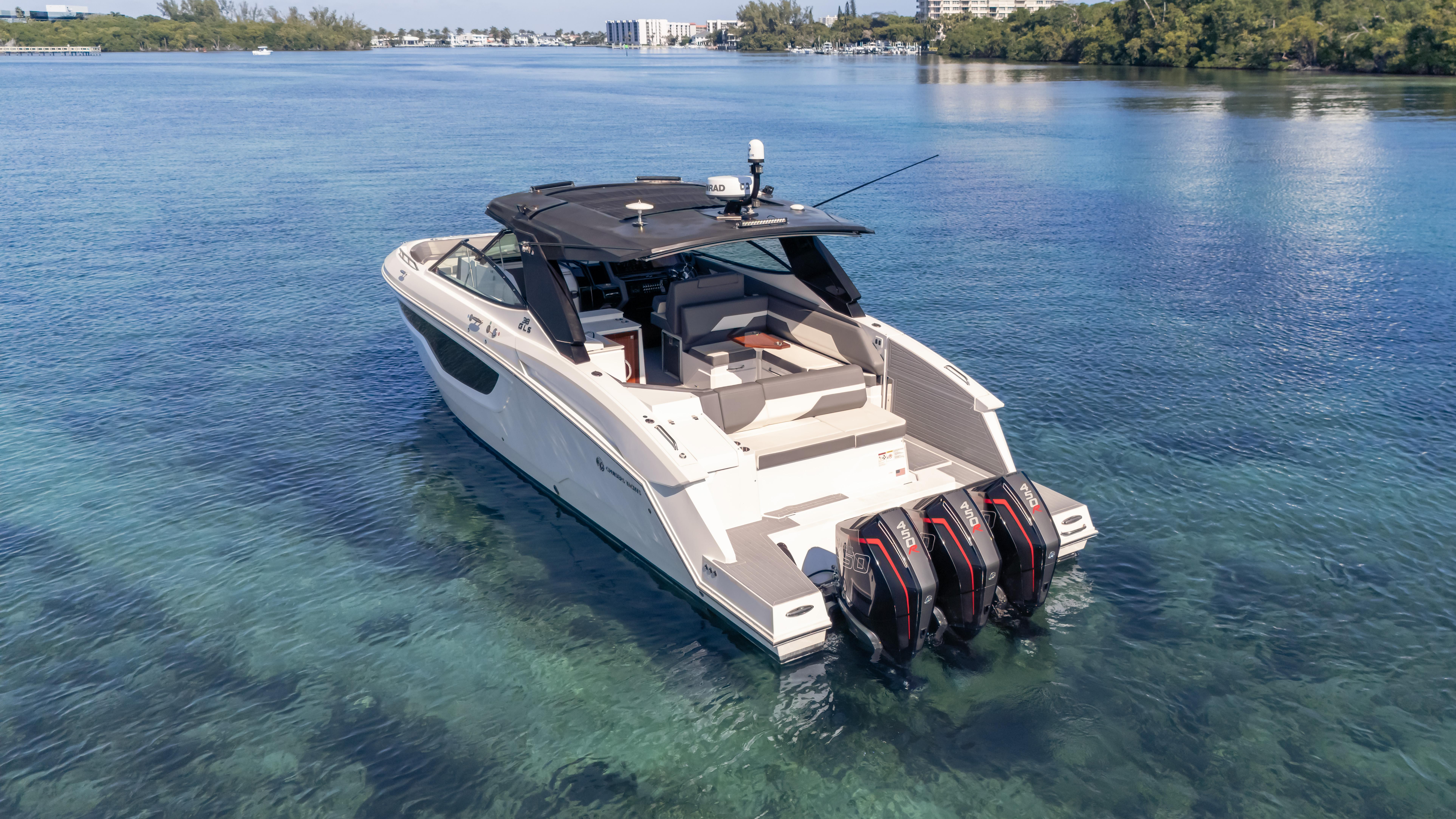 2021 Cruisers Yachts 38 GLS OB