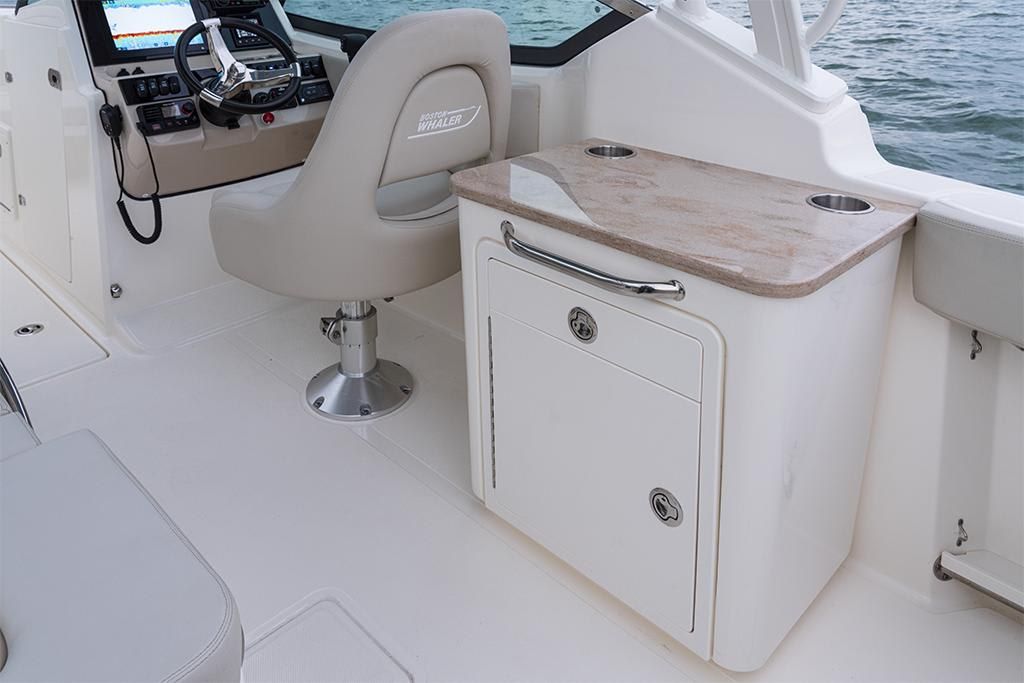 2023-Boston-Whaler-240-Vantage-MarineMax