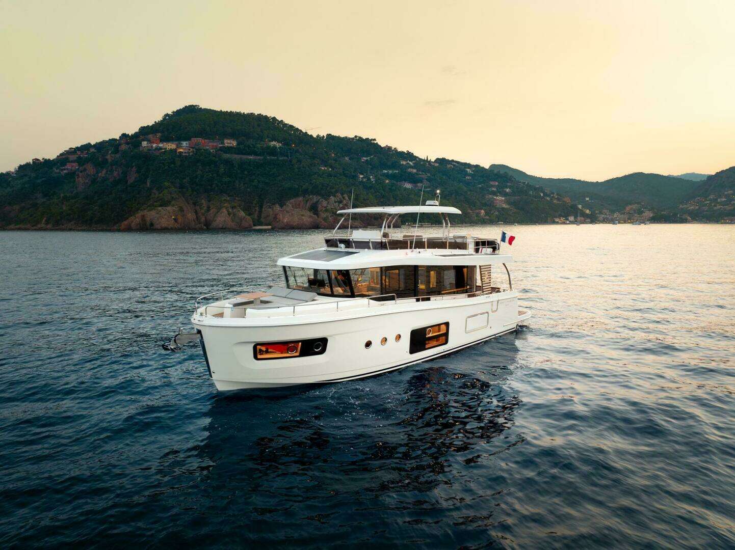 2026 Beneteau Swift Trawler 54 - Image 32