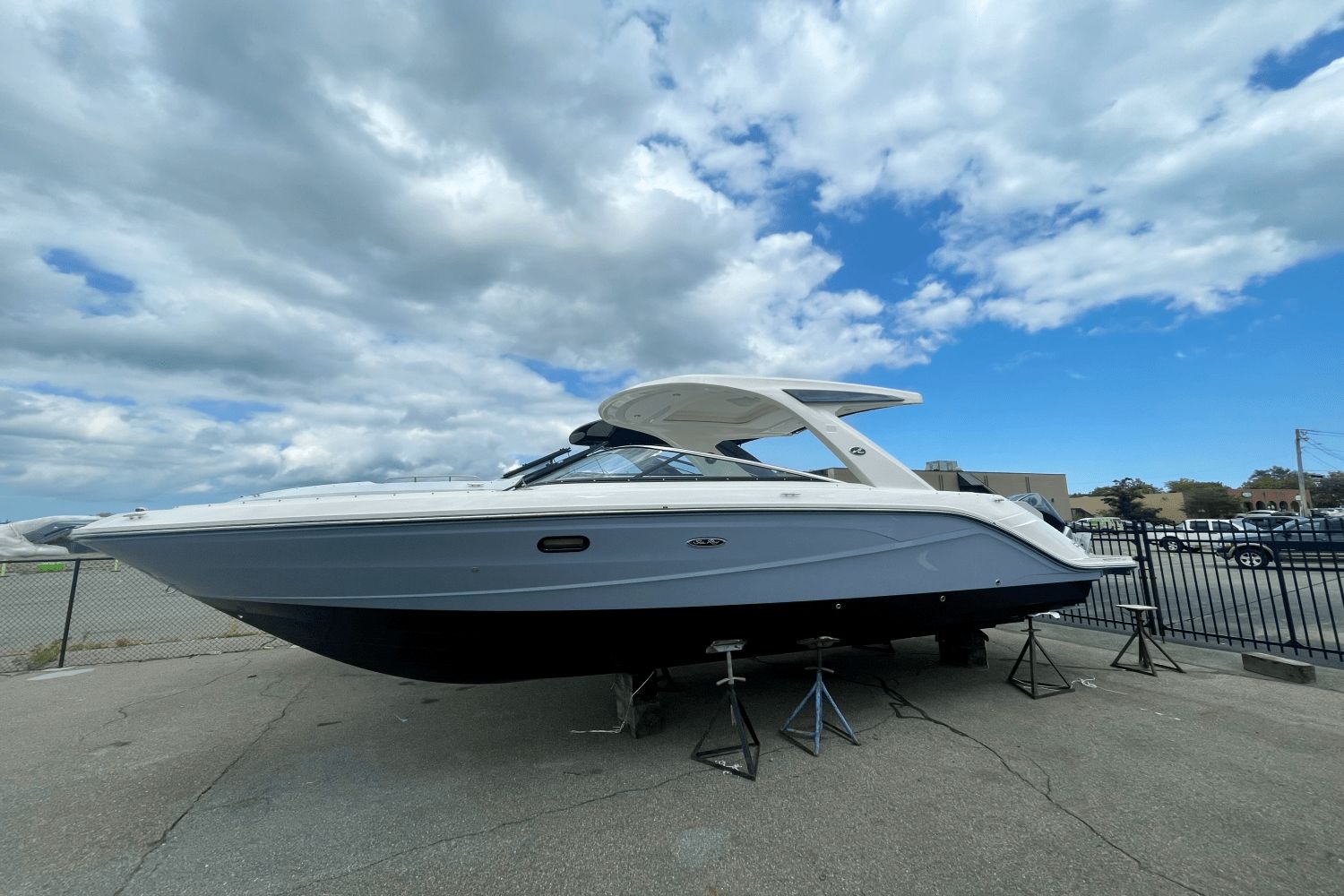 2026 Sea Ray SLX 310 Outboard