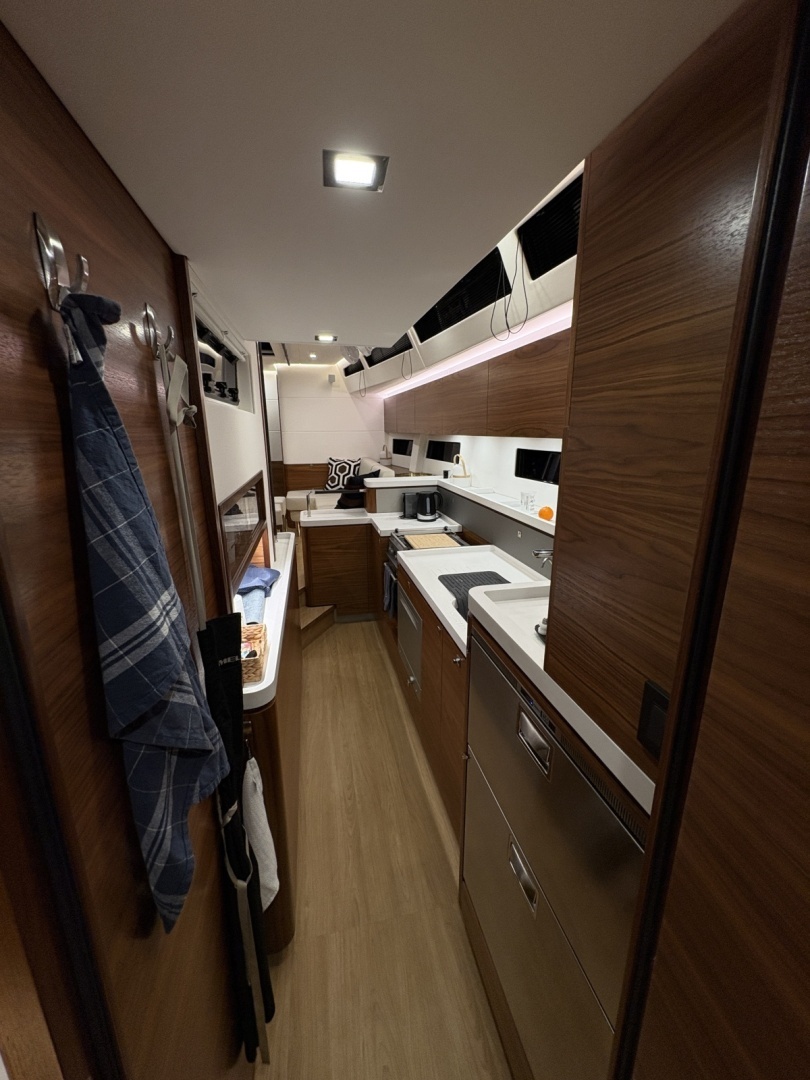 2023 Amel 50 - Image 29
