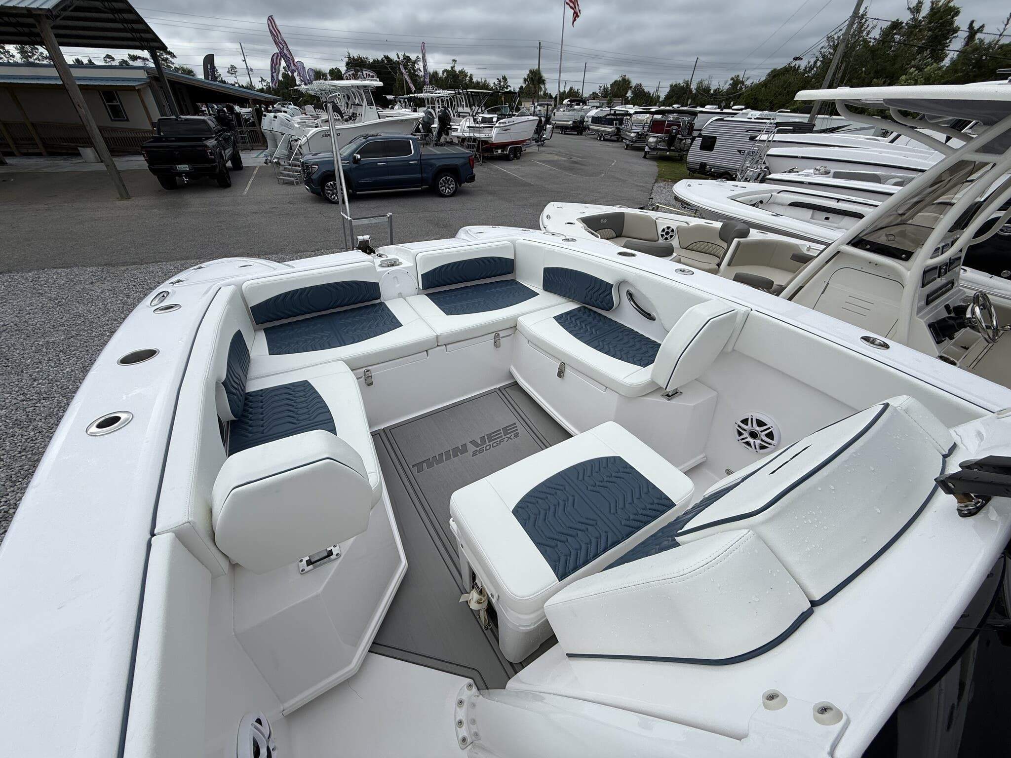 2026 Twin Vee 260 GFX2 CC - 6