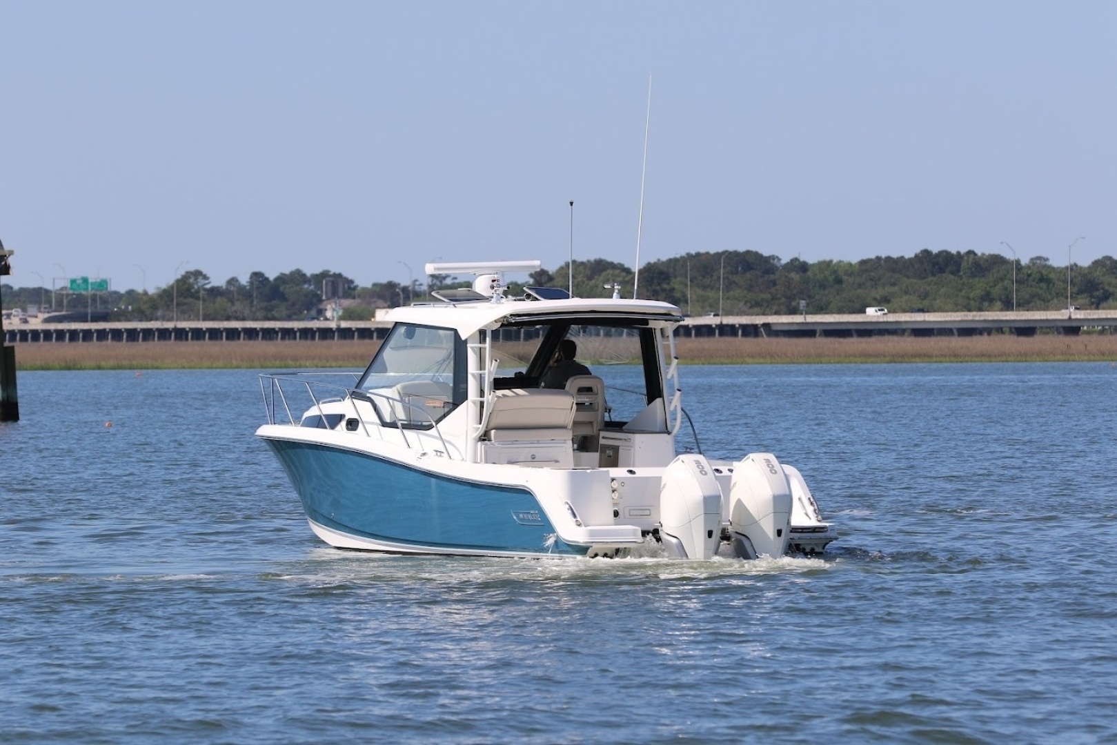 2021 Boston Whaler 325 Conquest - Image 4