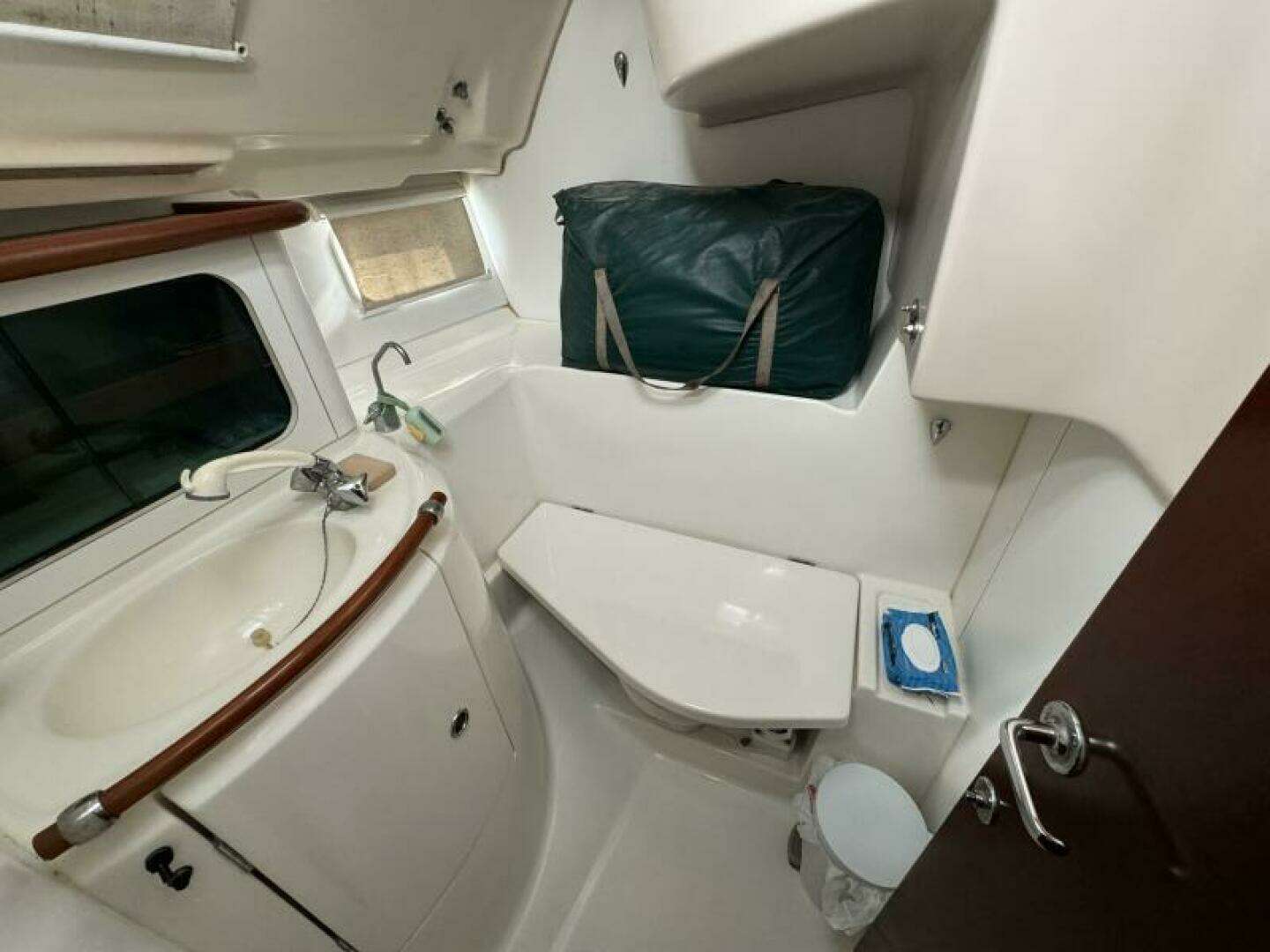 1999 Beneteau 381 - Image 40