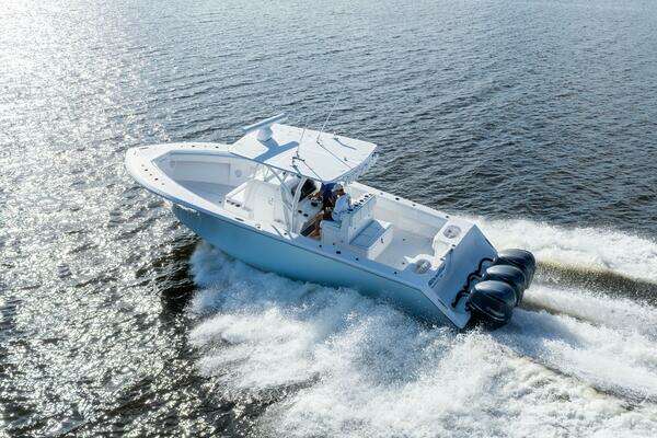 2018 SeaHunter 33 Center Console