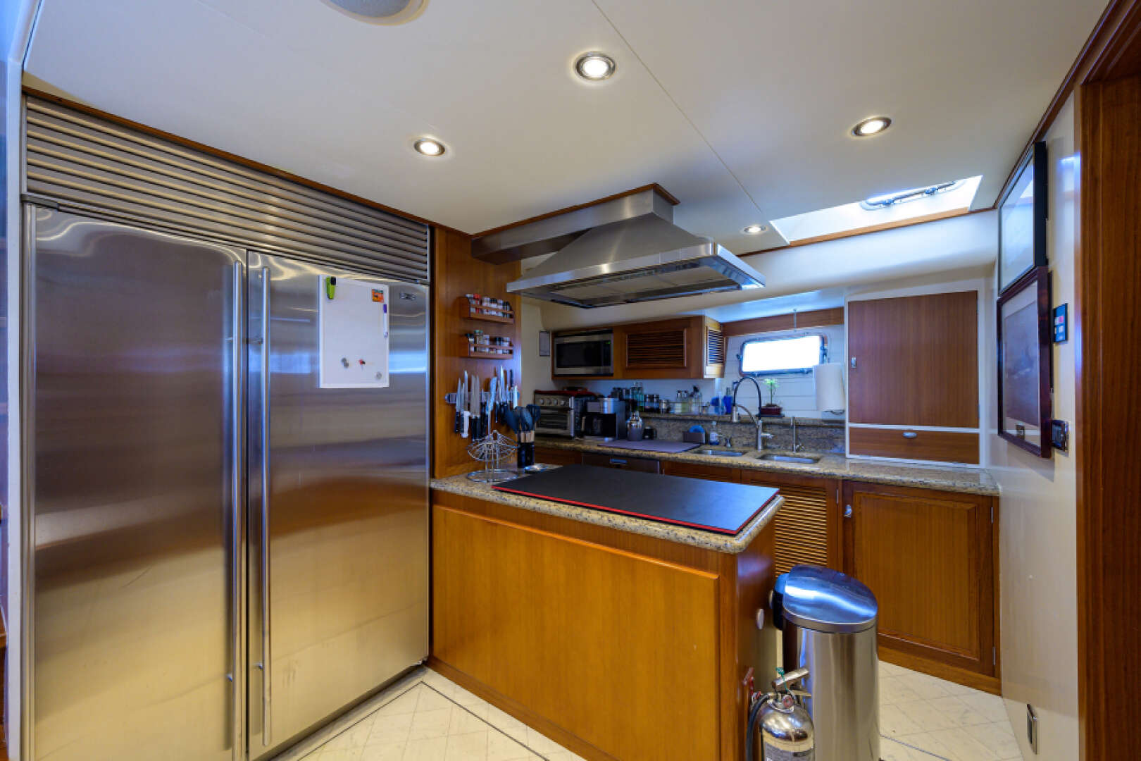 2003 New England Boatworks Enclosed Raised Pilothouse - Image 20