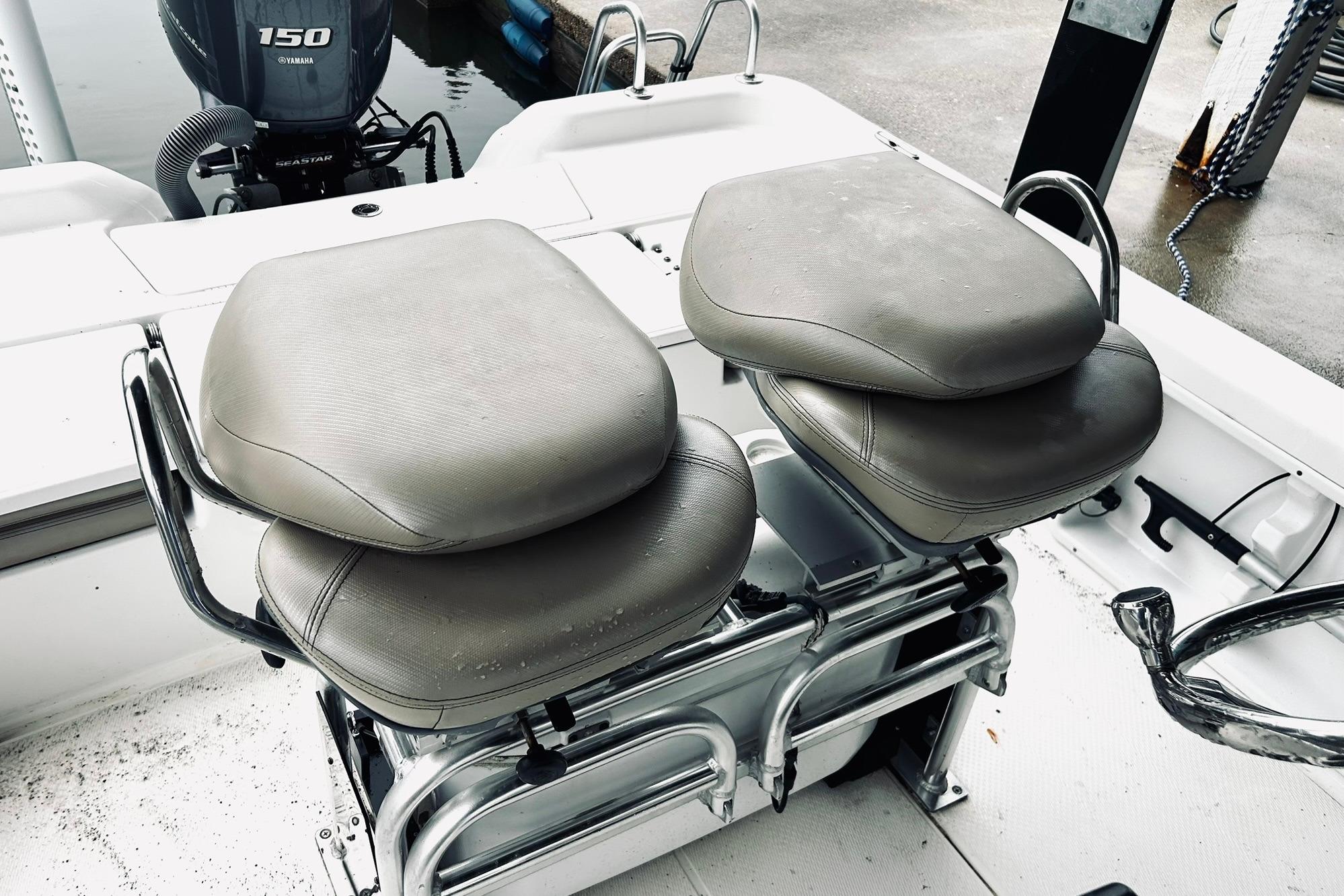Dual cushioned seats on a 2017 Blue Wave 2200 PureBay boat, featuring a Yamaha 150 engine.