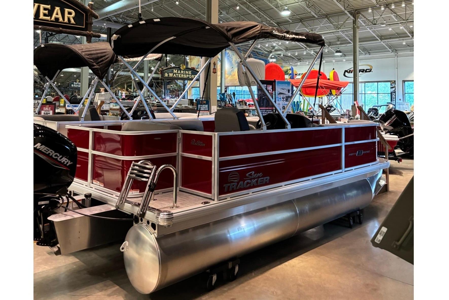 2026 Sun Tracker Party Barge 18 DLX