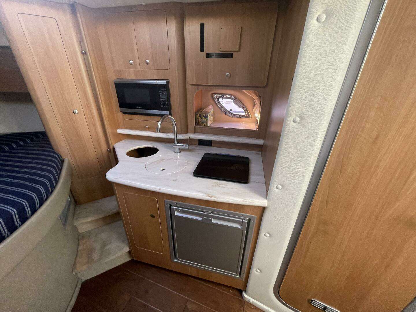 2016 Rinker 310 Express - Image 38