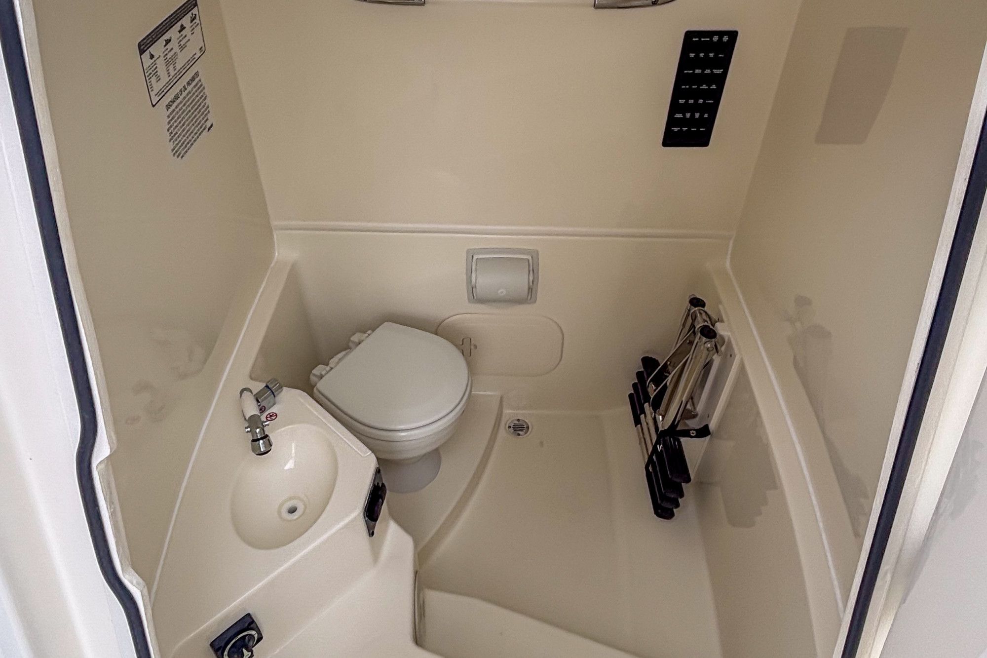 2026 Cobia 245 Center Console - 10