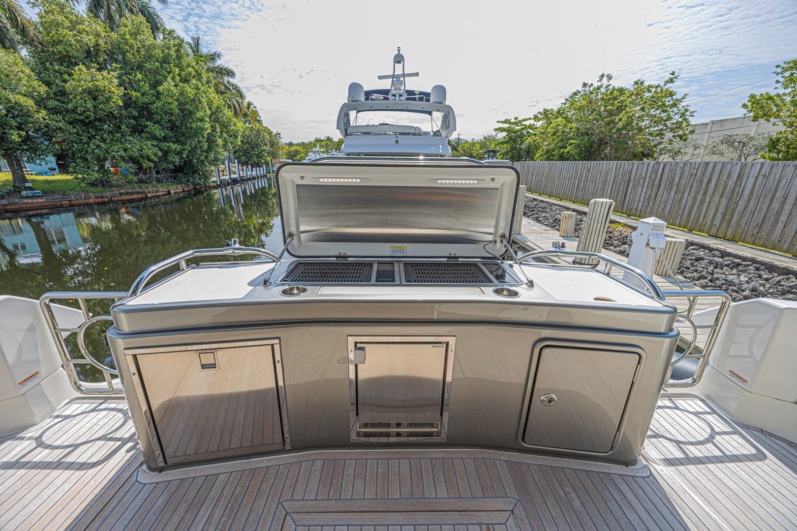 2021 Riviera 6000 Motor Yacht - Image 7