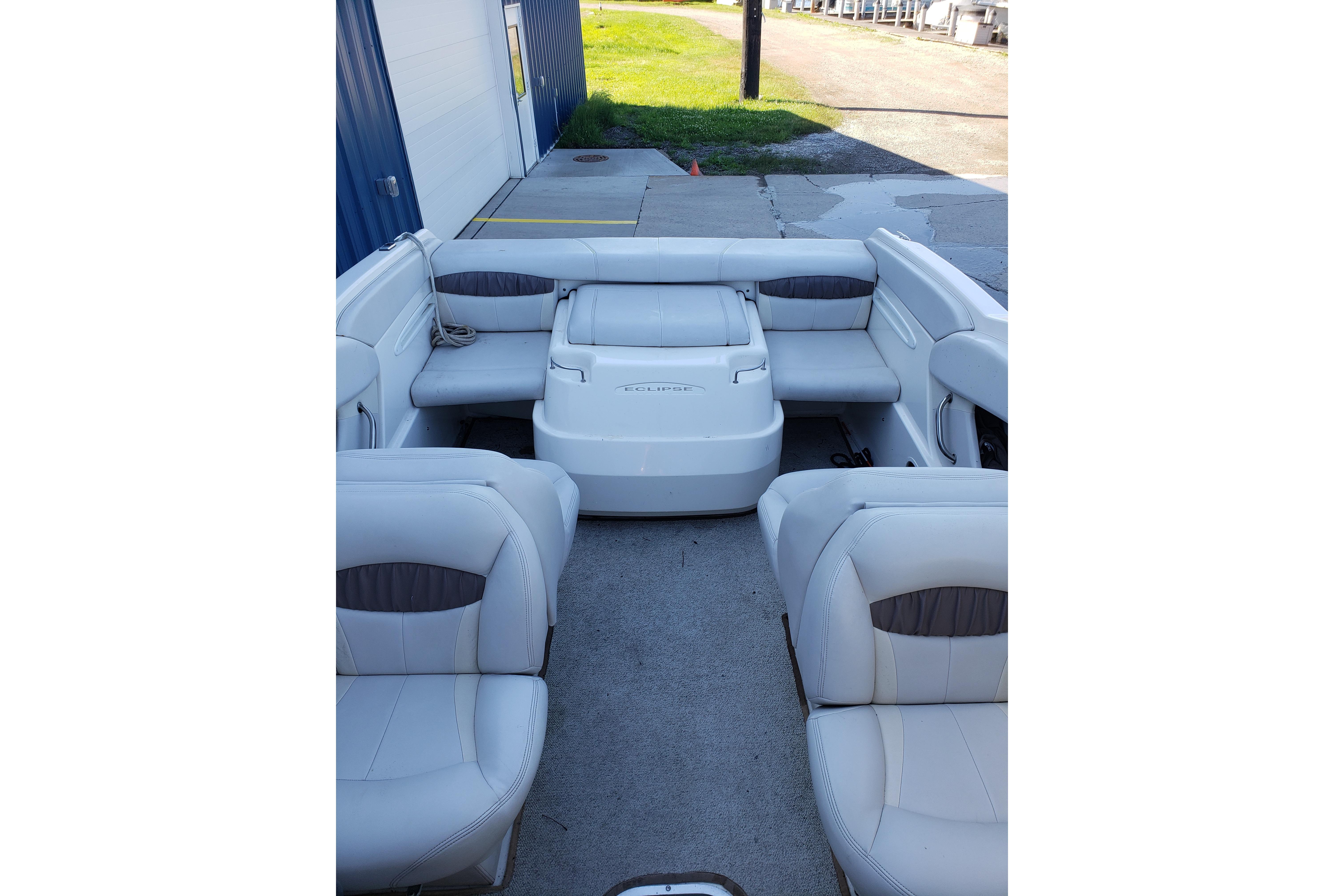 1998 Wellcraft Eclipse 2000 SS boat interior with white seating and spacious layout.