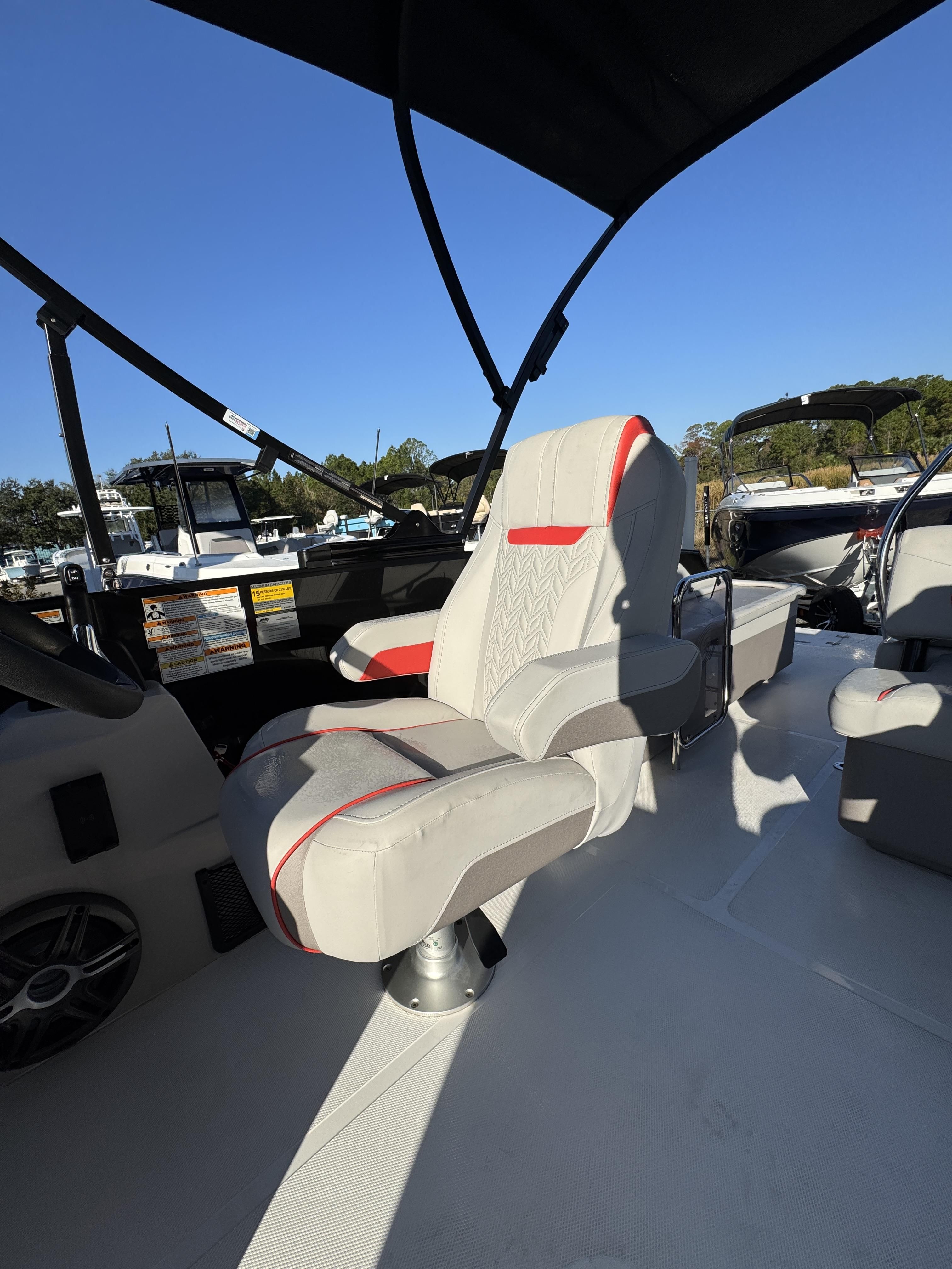 2025 Hurricane FunDeck OB FD 2360 SFL OB - 38