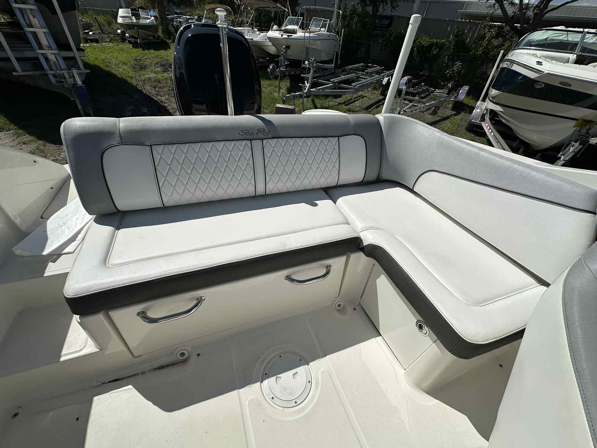 2017 SEA RAY 220 SDX - Image 16