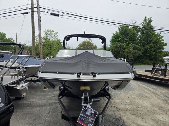 2026 Starcraft SVX 230 DC OB w/250hp and Trailer - 3