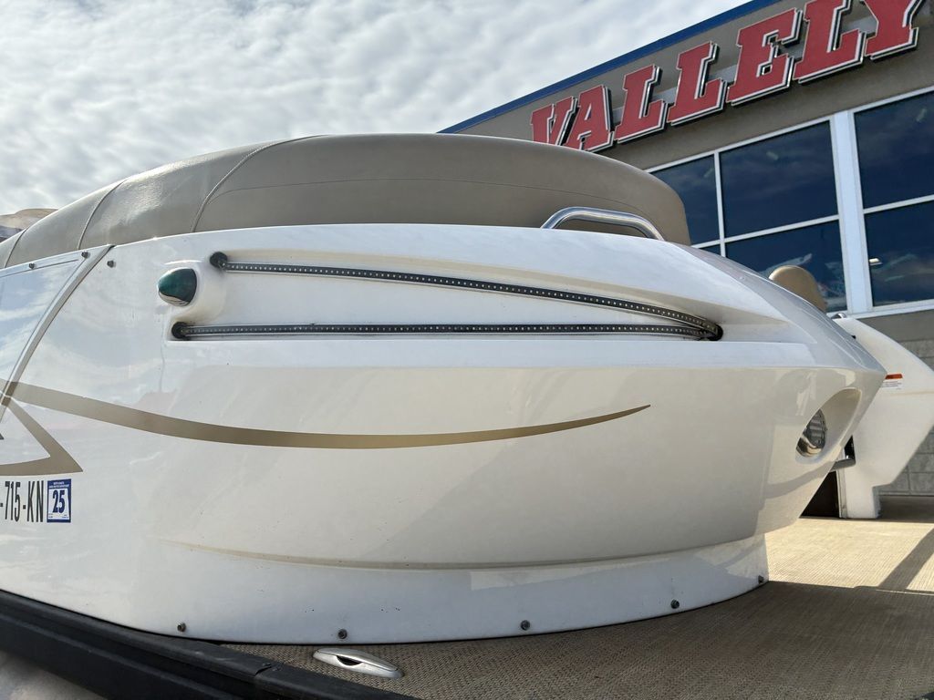 2015 Larson Escape 2200 RT - 30