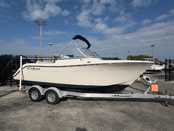 2020 Cobia 220 Dual Console