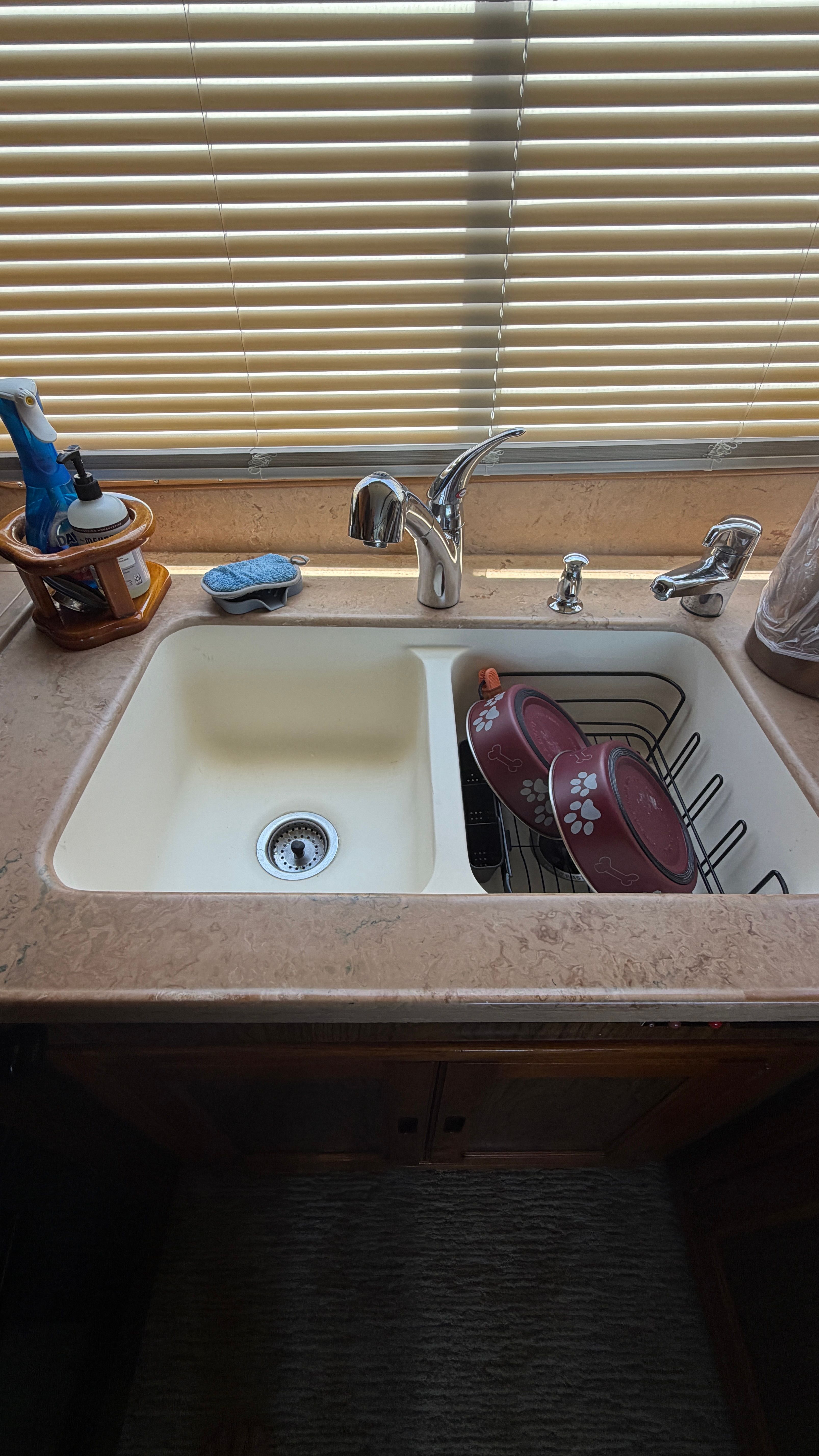 Kitchen sink with dishes in a 1966 Drake Yachtfisher.