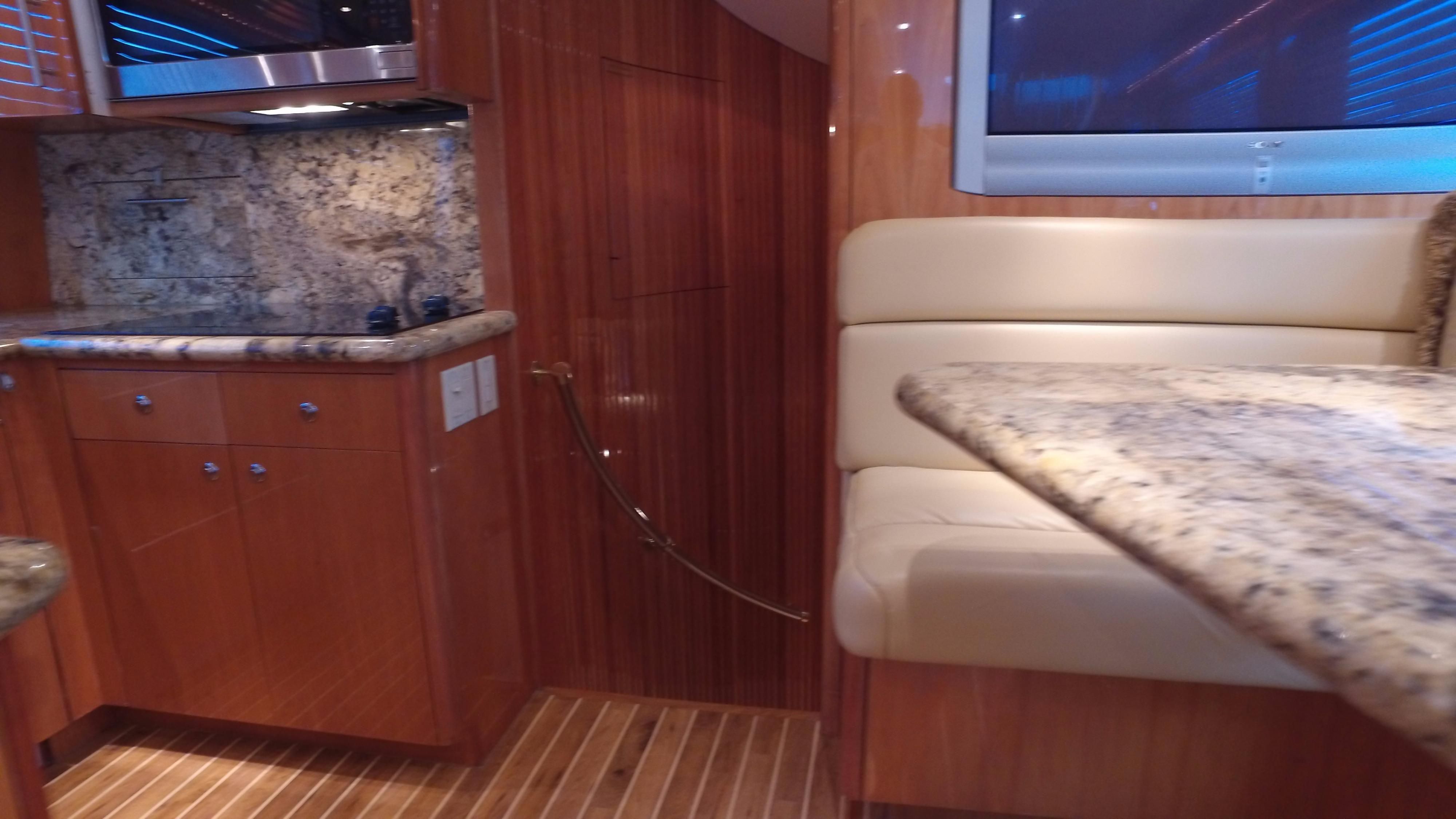 2004 Hatteras Sportfisher - 32