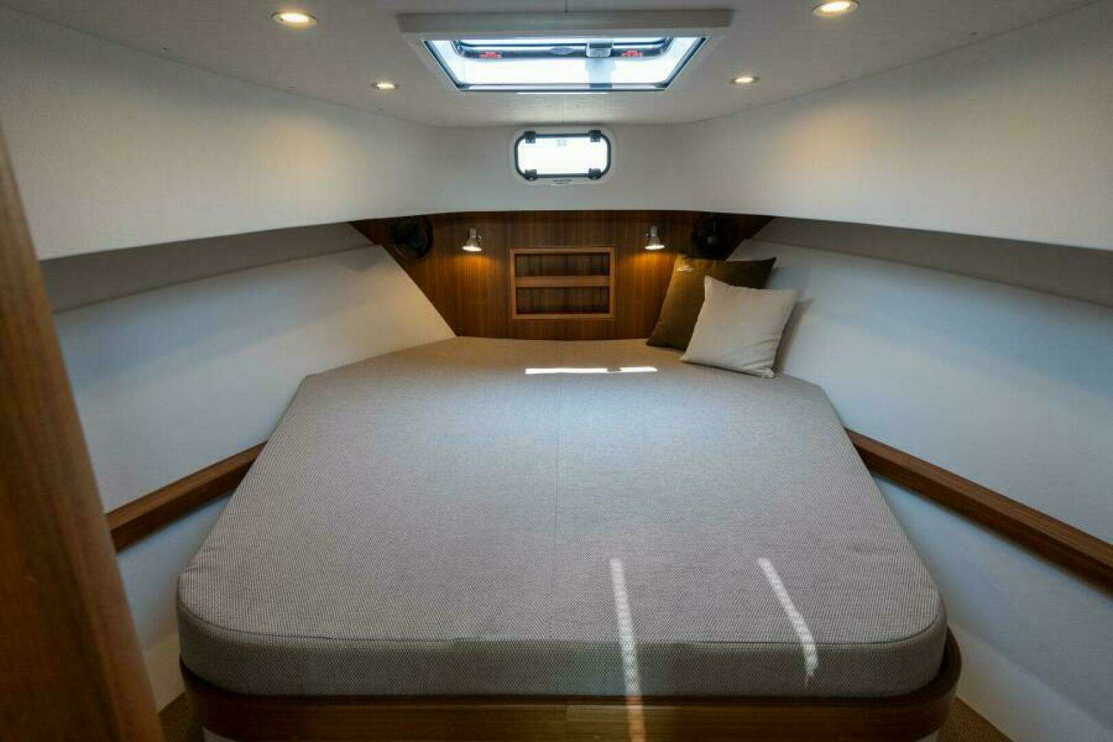 2027 Targa 32 - Image 40