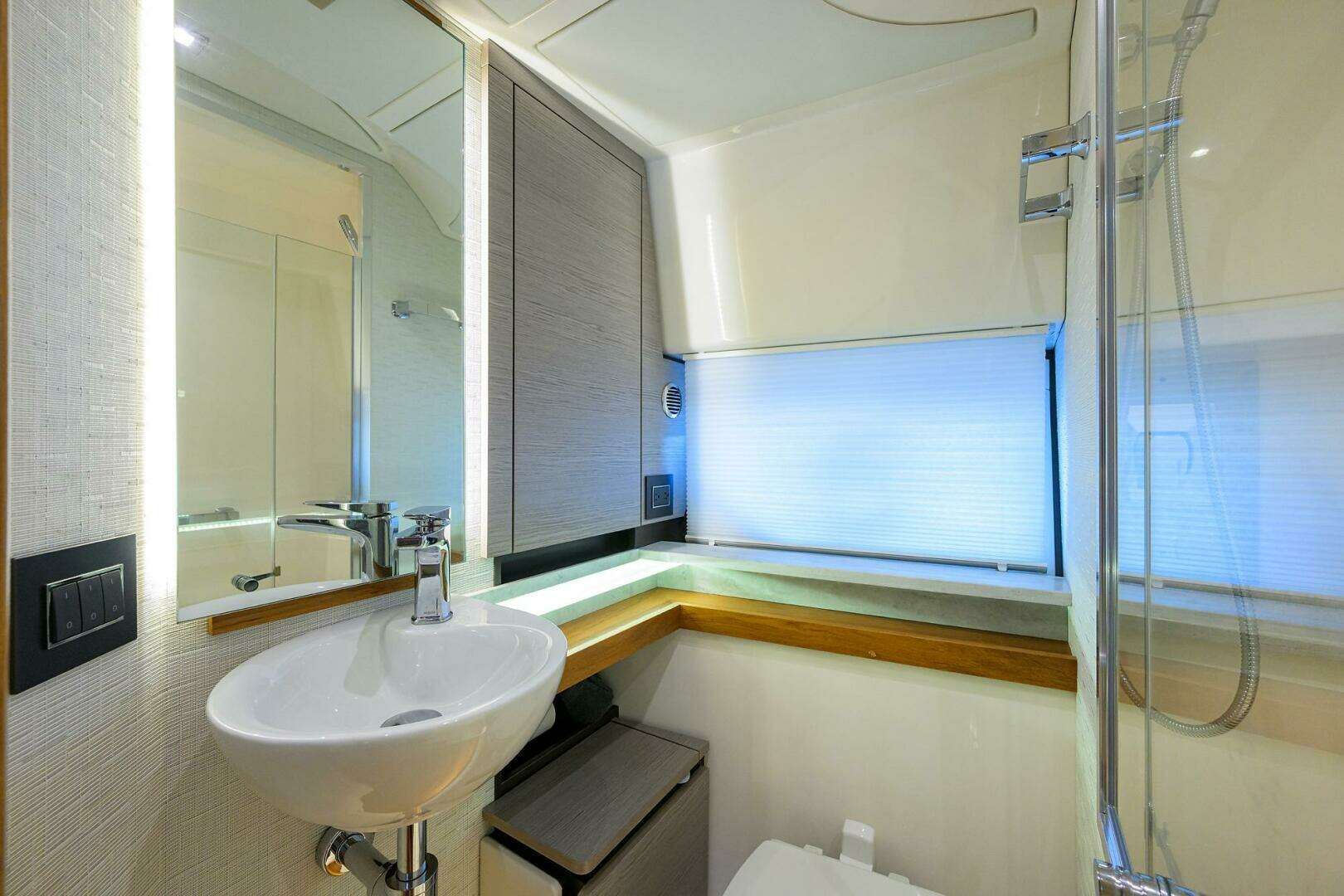 2022 Tiara Yachts 43 LE - Image 24