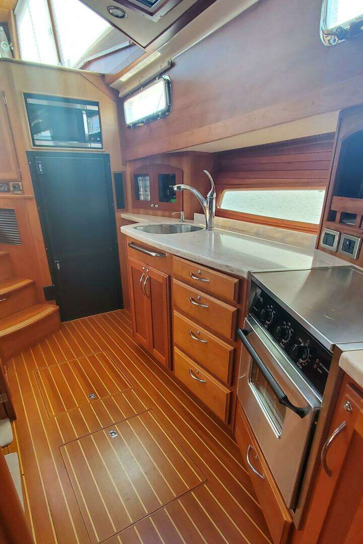 2012 Sabre 48 Salon Express - Image 30