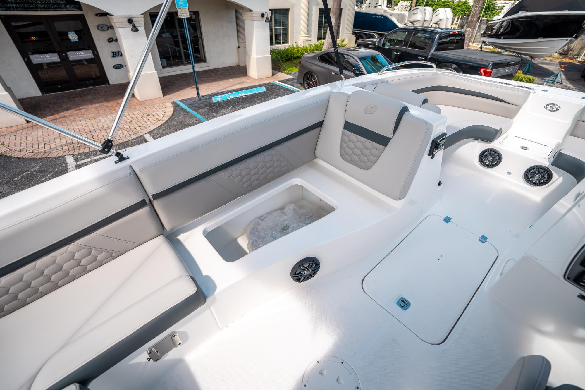 2025 Hurricane SunDeck Sport 192 RL OB - 16