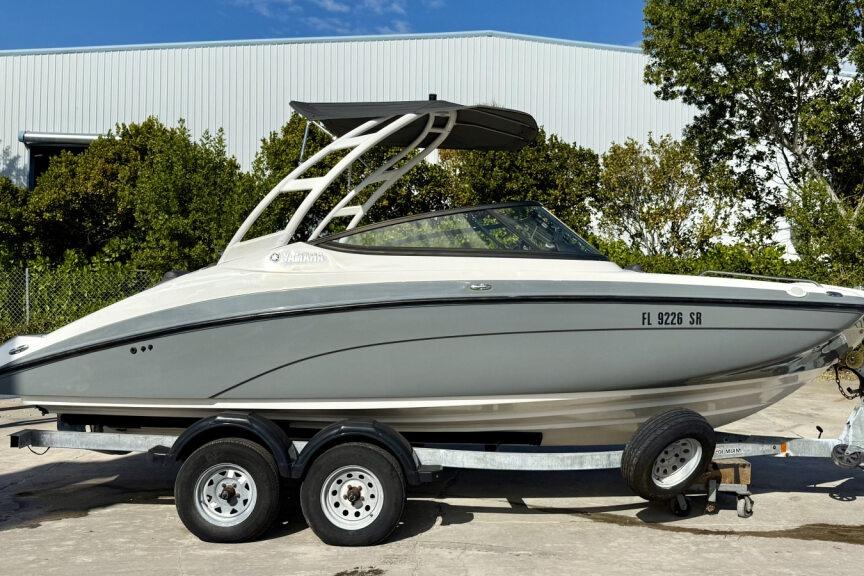 2020 Yamaha Boats AR210