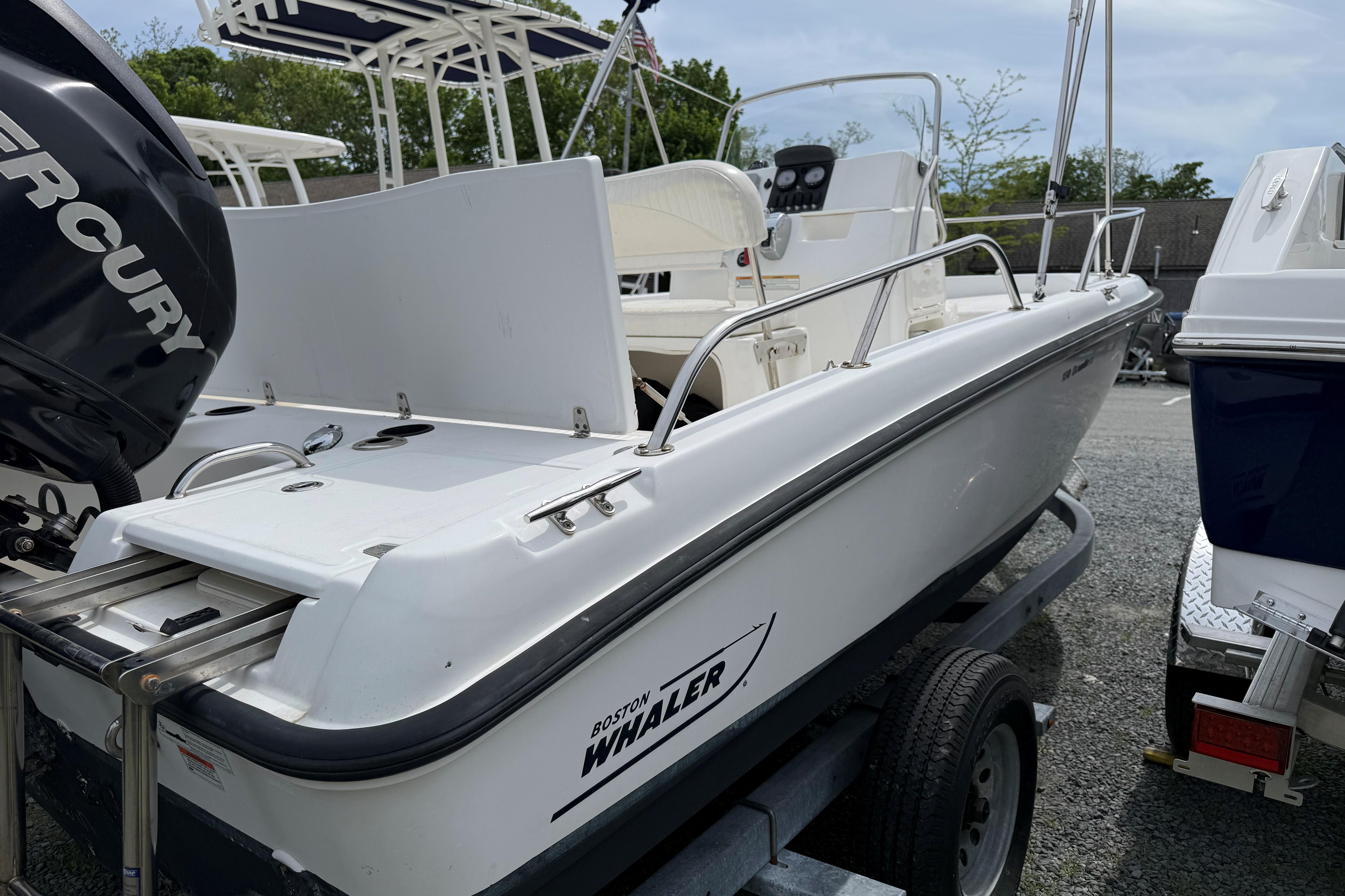 2011 Boston Whaler 180 Dauntless