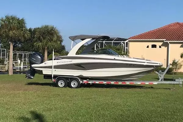 2019 Crownline E275XS
