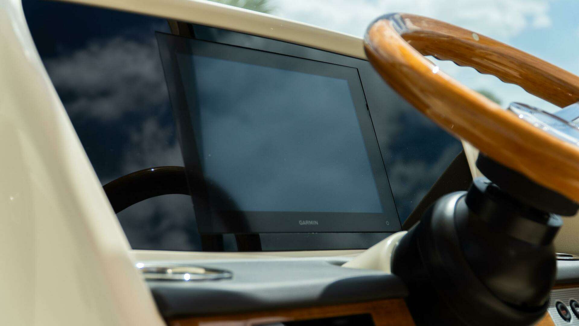 2025 Chris-Craft Calypso - Image 39