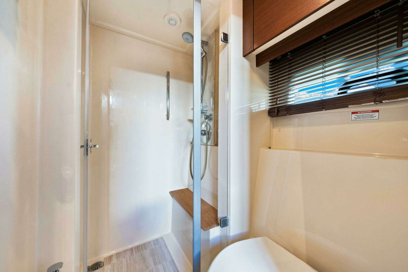 2016 Sea Ray 510 Sundancer - Image 14
