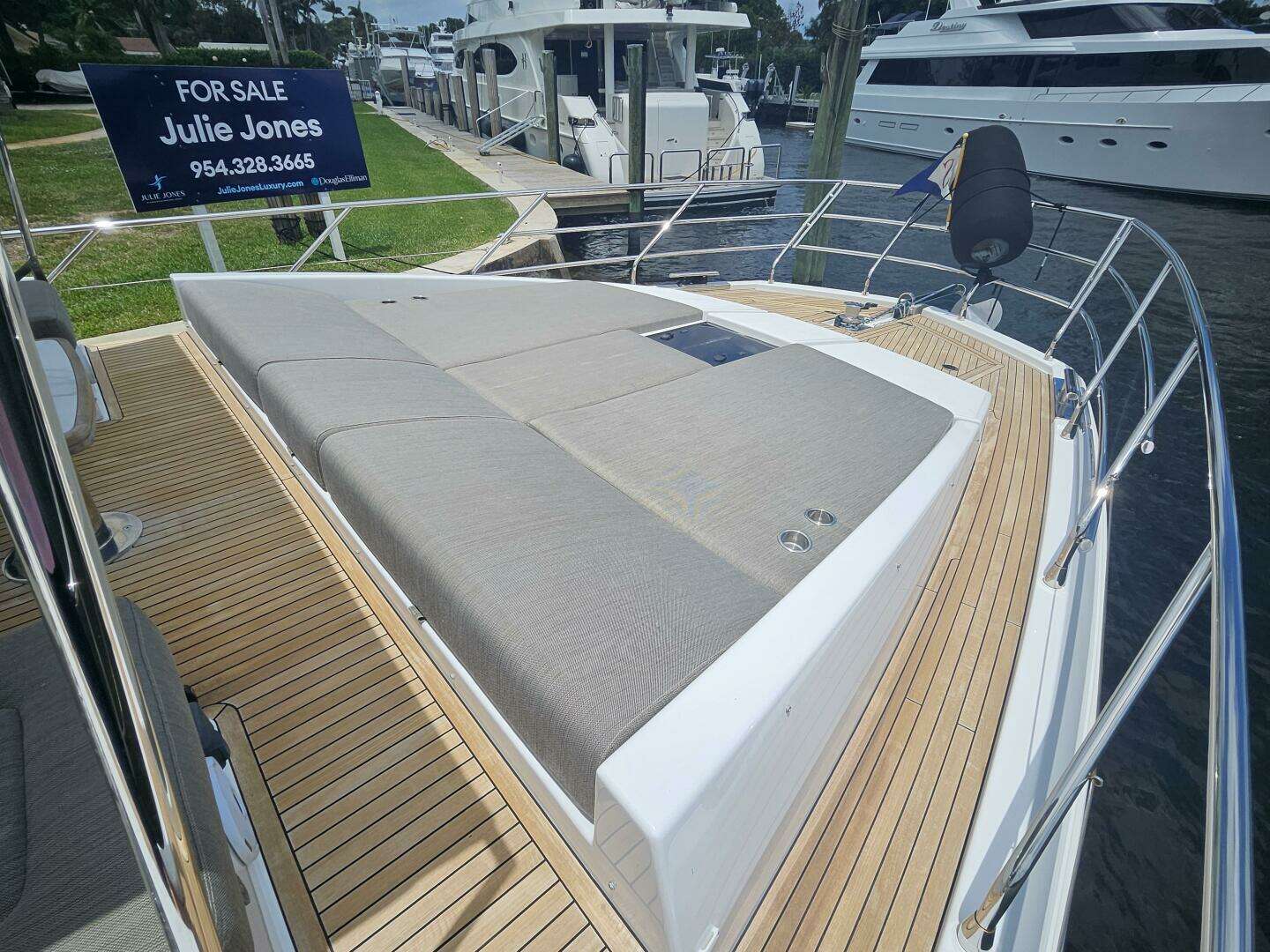 2022 Azimut 66 - Image 14