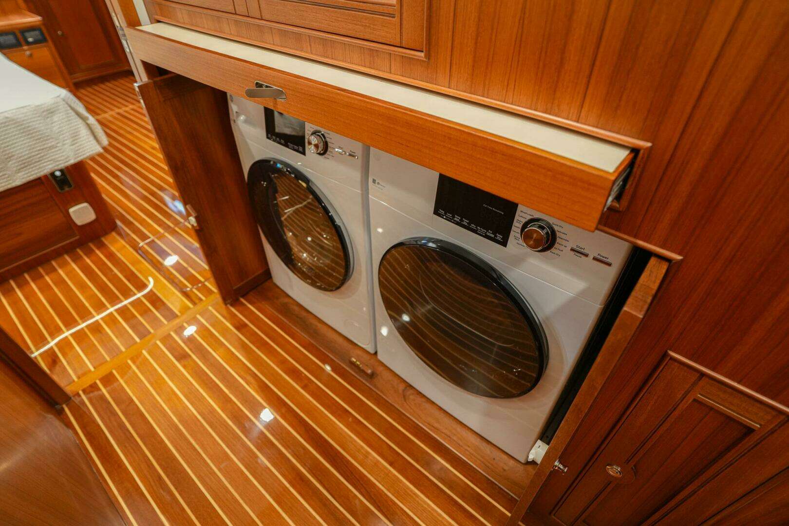 2025 Marlow Explorer 70E-CB - Image 25