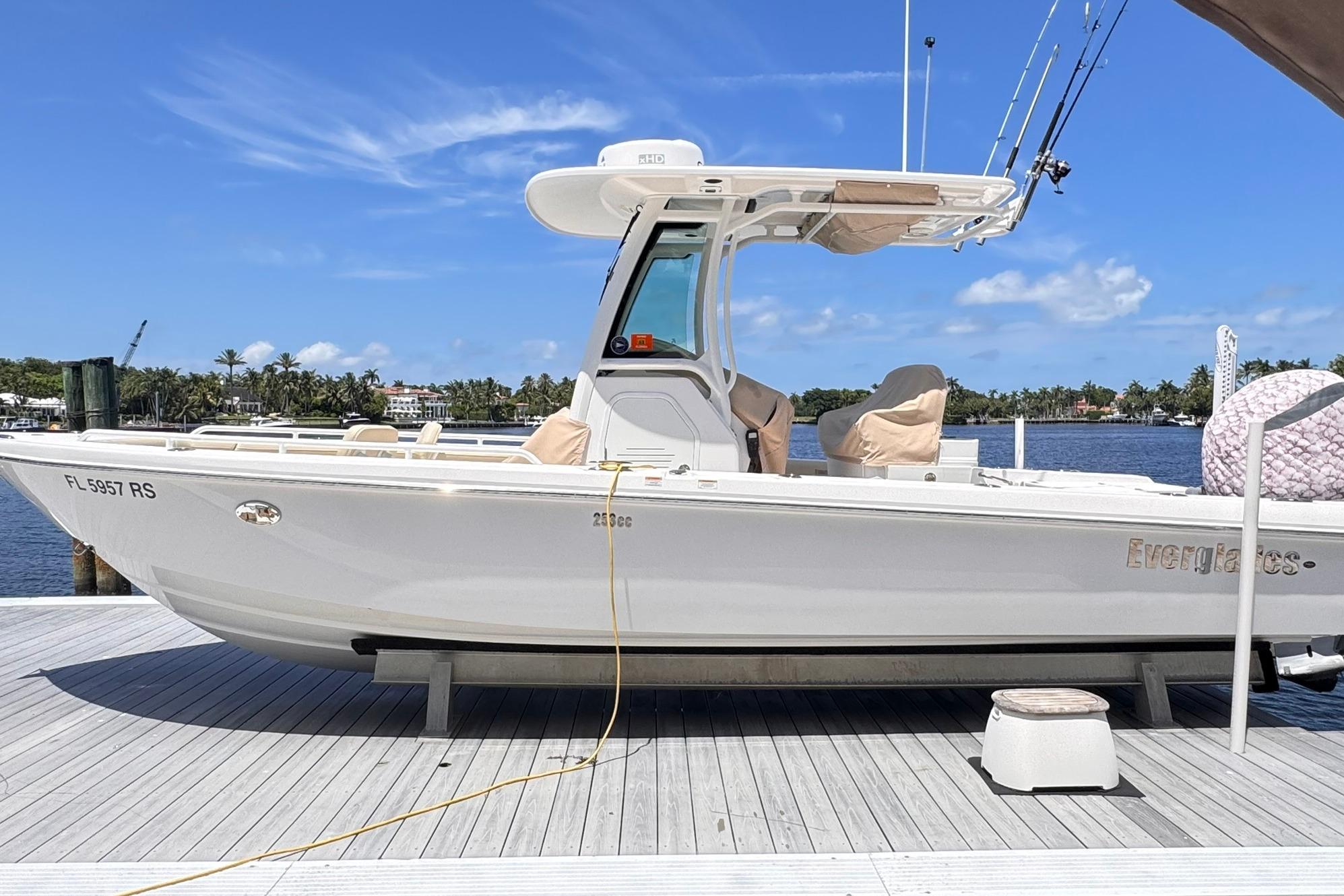 2018 Everglades 253 Center Console boat docked under clear blue sky.