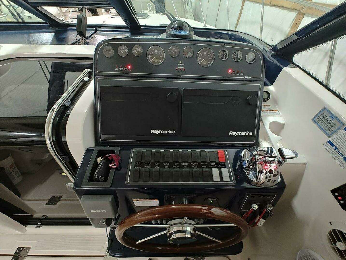 2005 Tiara Yachts 3200 OPEN - Image 11