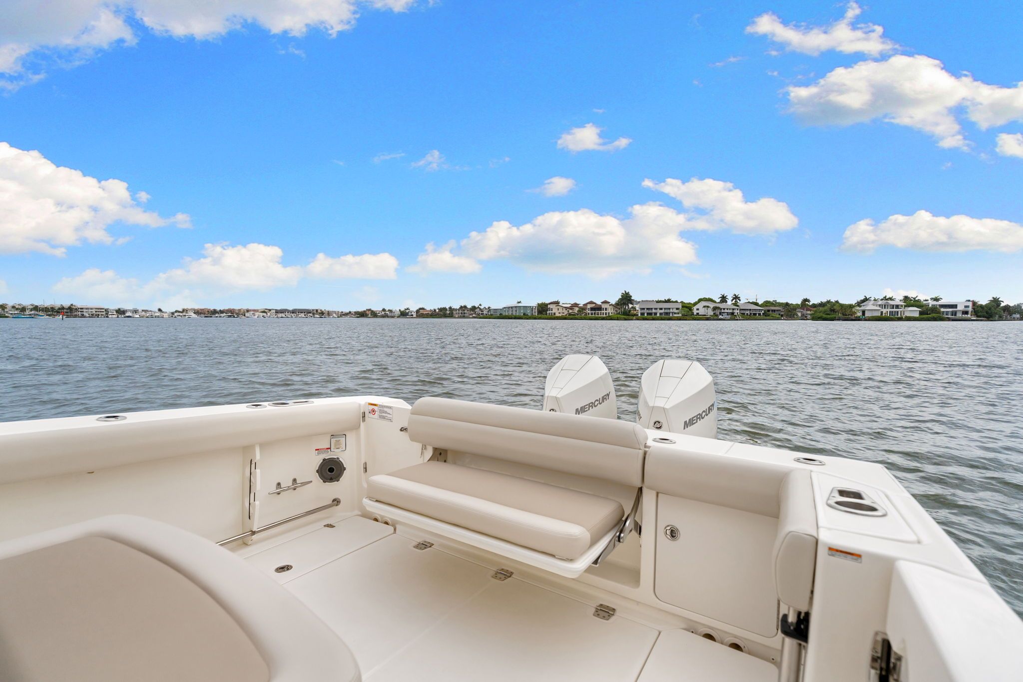 2022 Boston Whaler 330 Outrage - 33