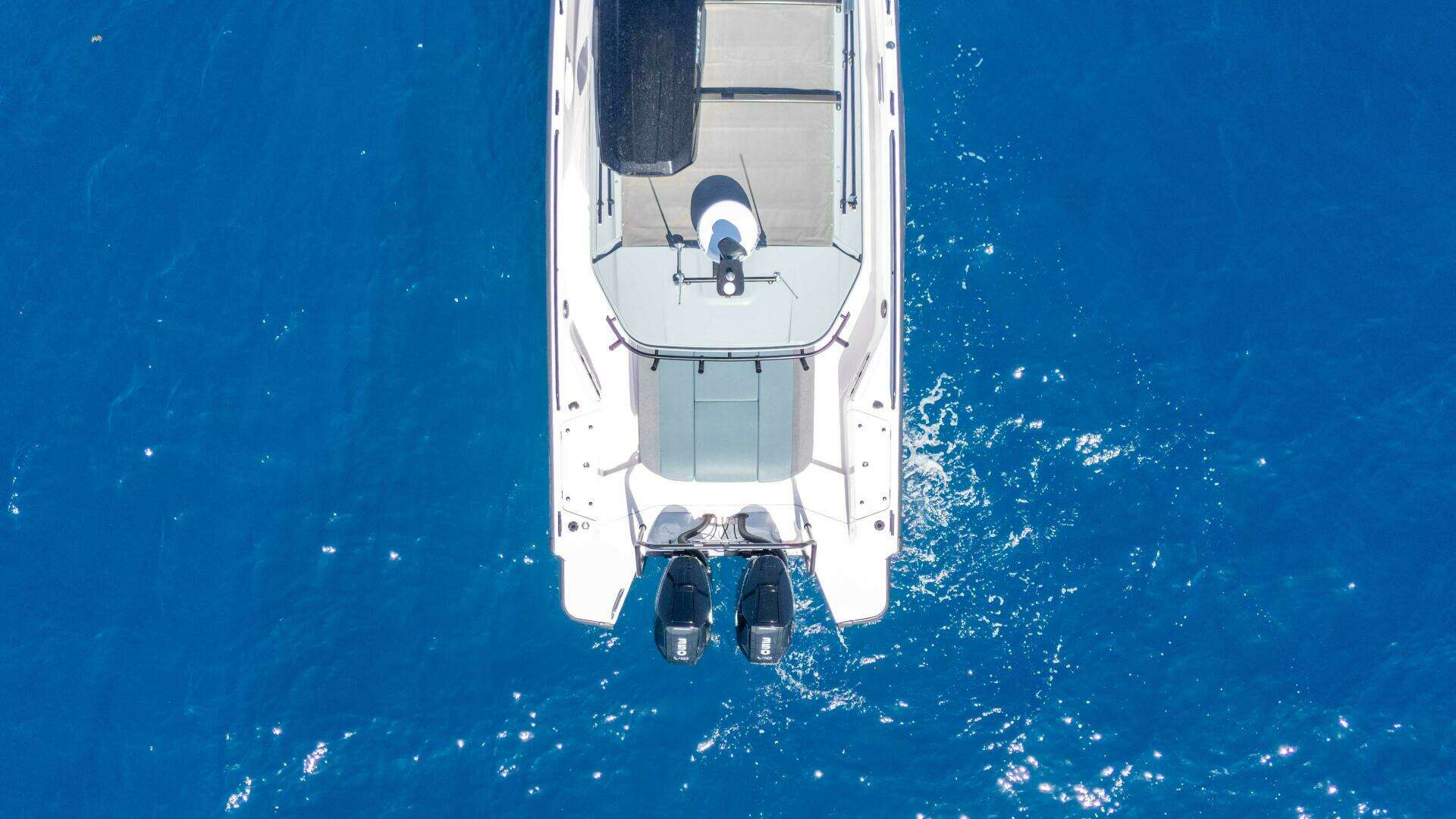 2024 Axopar 37 XC Cross Cabin - Image 10